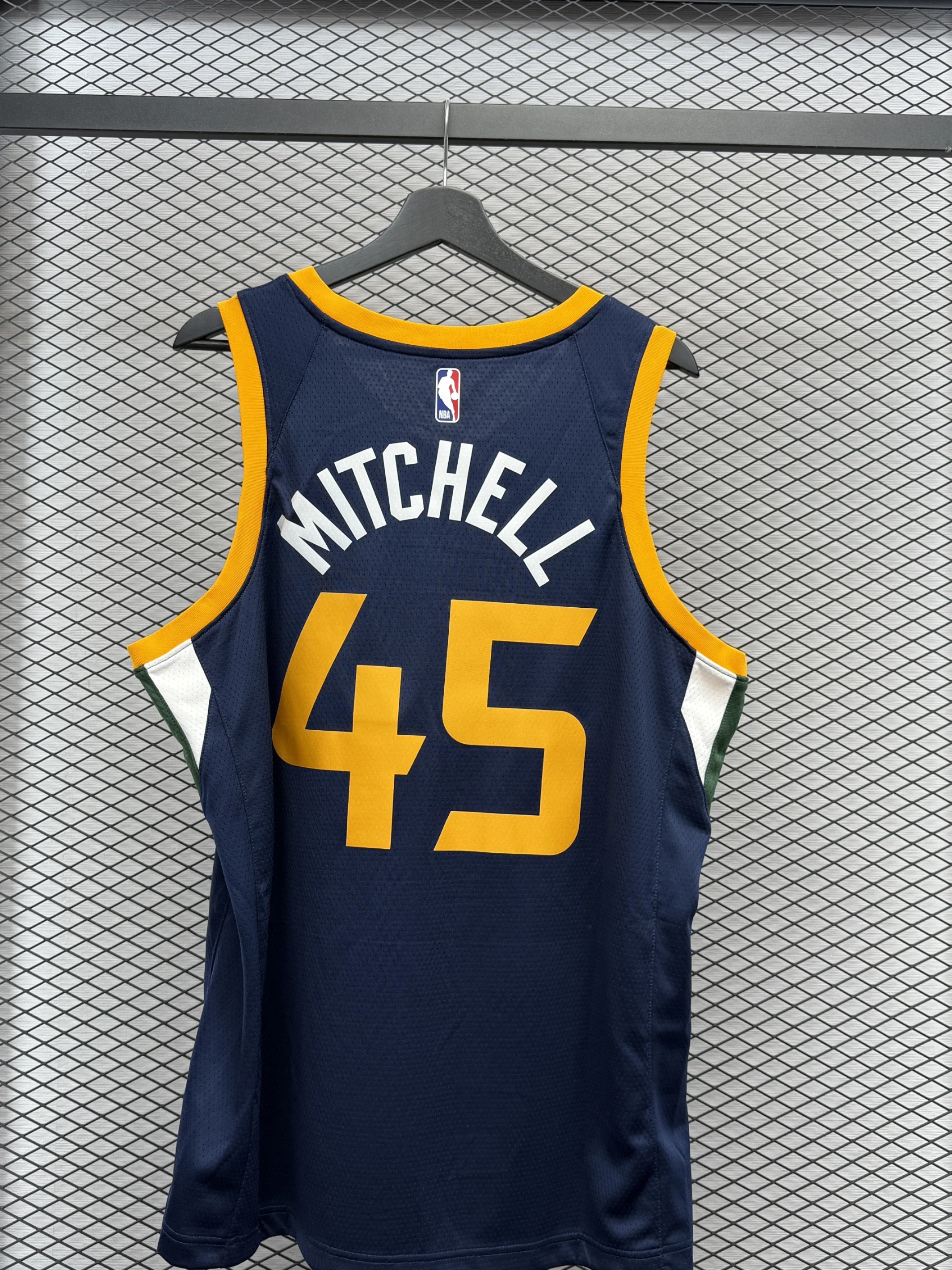 Nike NBA Donovan Mitchell Swingman Jersey