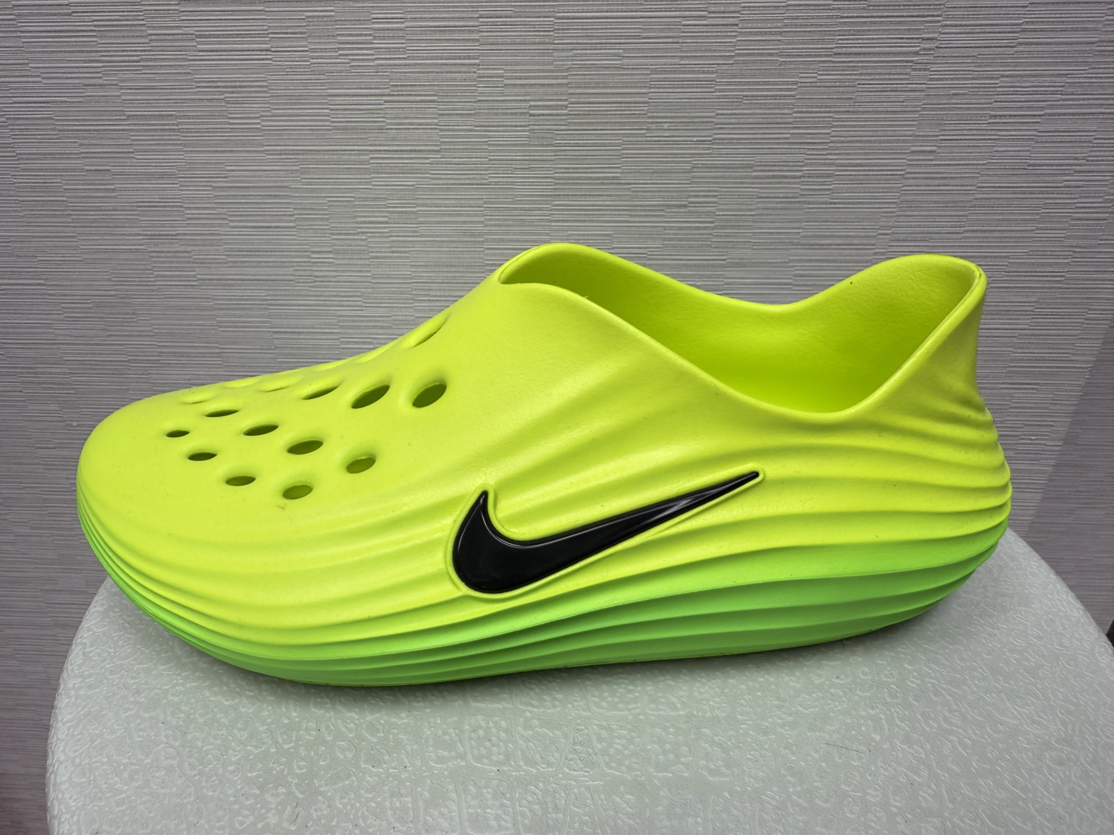 Nike ReactX Rejuven8 黑 白 海軍藍 螢光綠