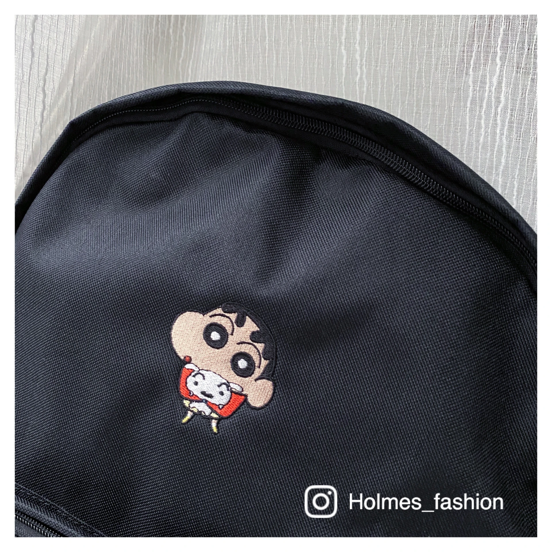 [Holmes]SPAO x 蠟筆小新 三層拉鍊 後背包 小新抱小白 黑