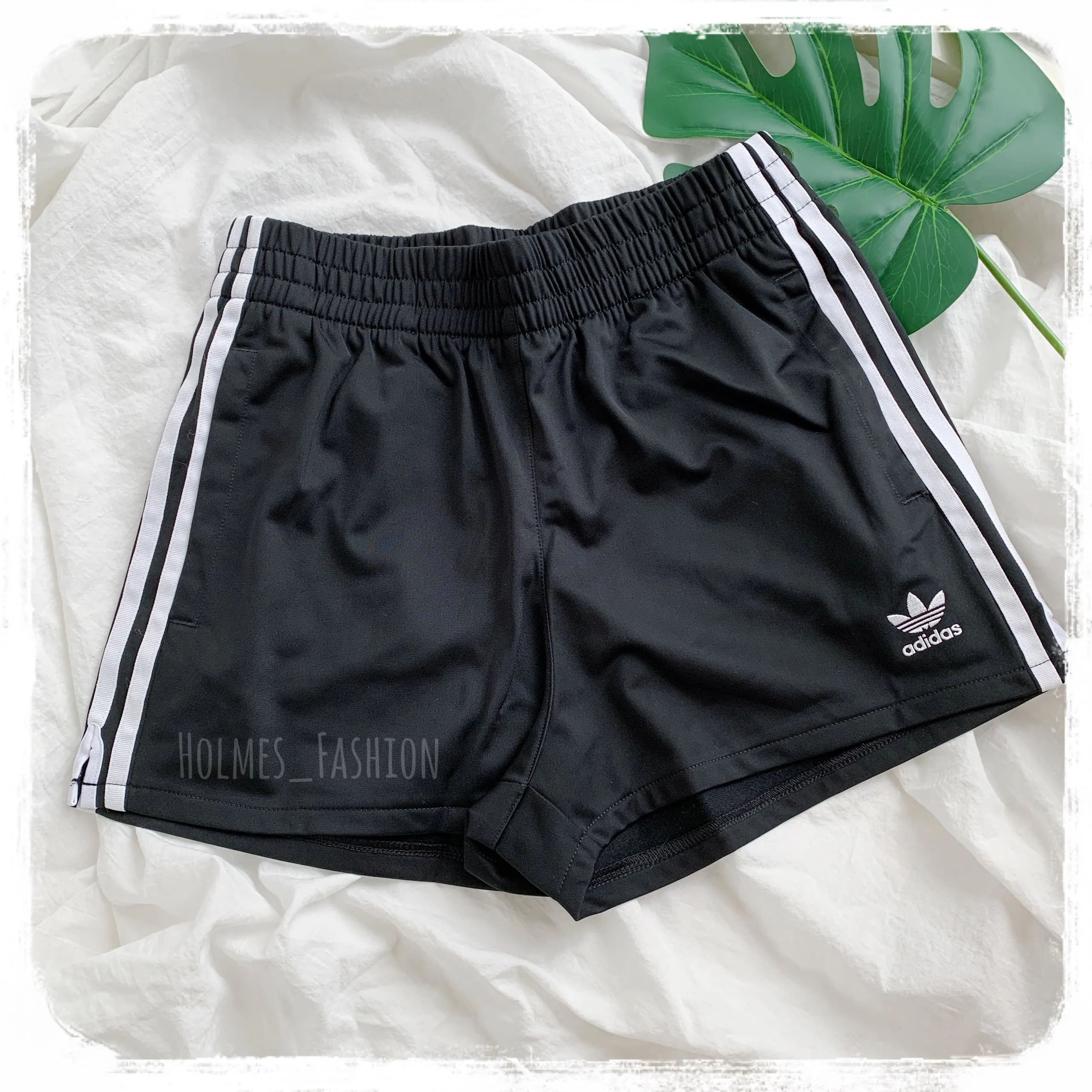 [Holmes]ADIDAS 三葉草刺繡 三線 運動褲 短褲 DH3197
