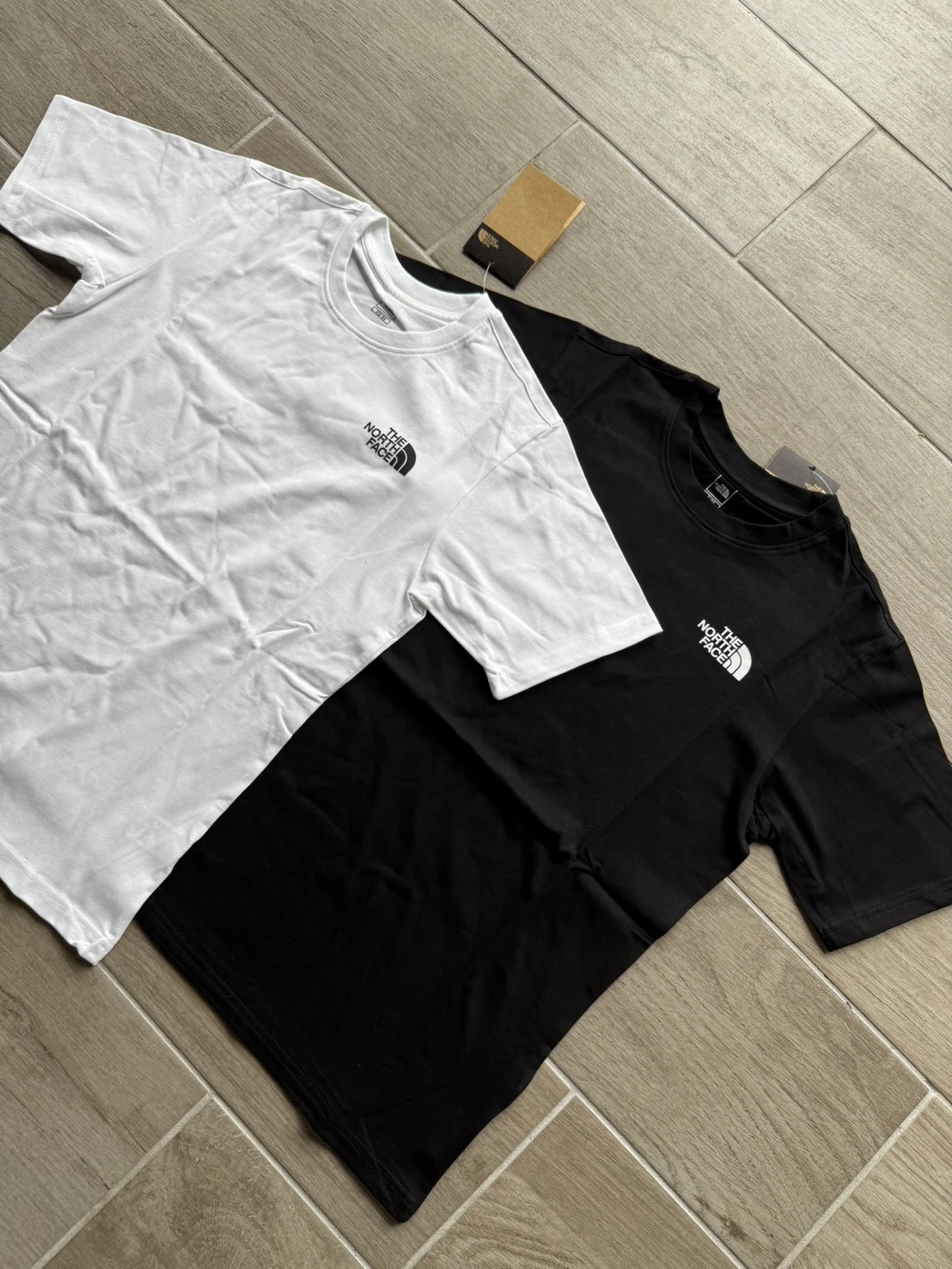 Holmes|THE NORTH FACE 北臉  男生女生同款 前後小LOGO 短袖 白/黑