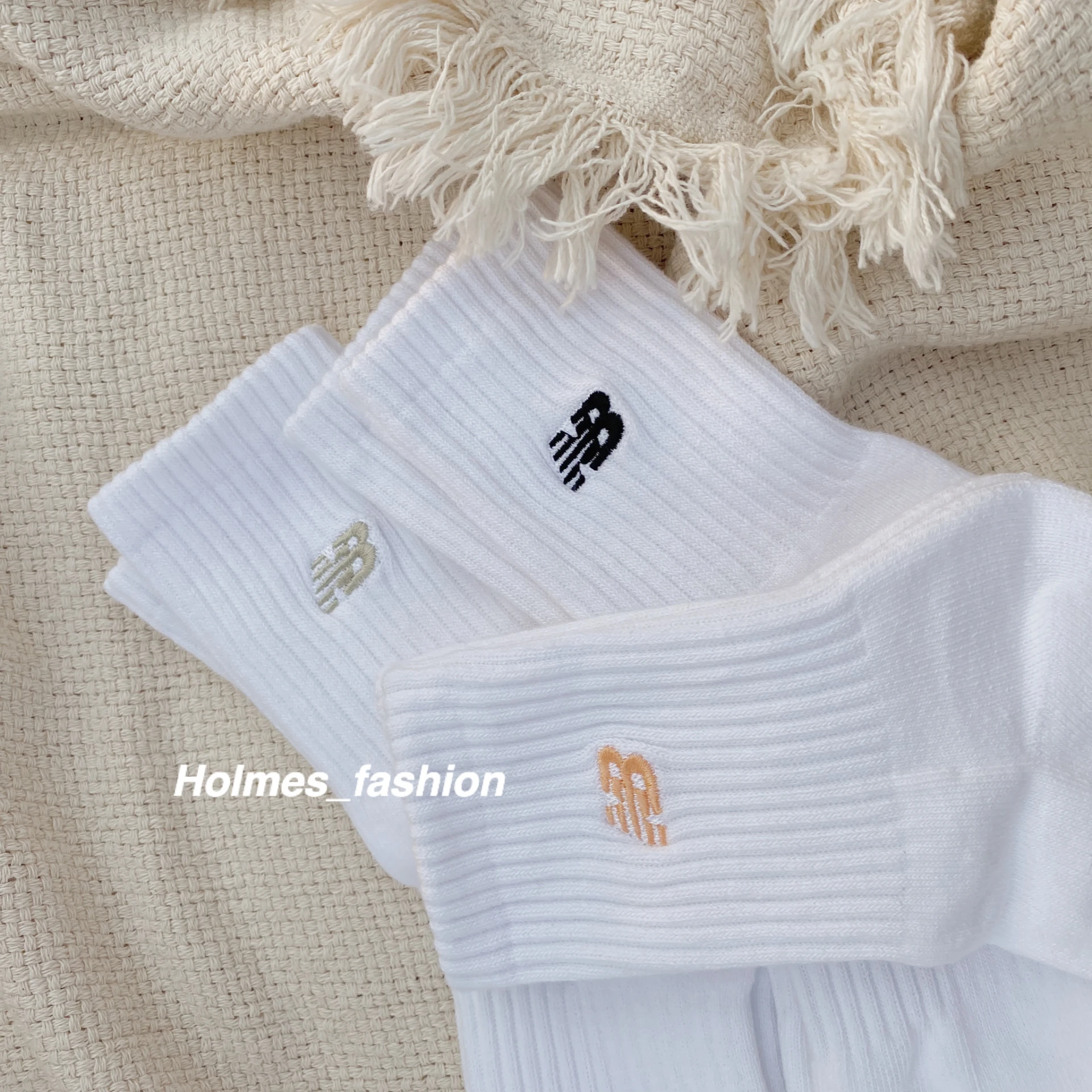 [Holmes]NEW BALANCE 三雙一組 襪子 刺繡小LOGO 白色中筒襪