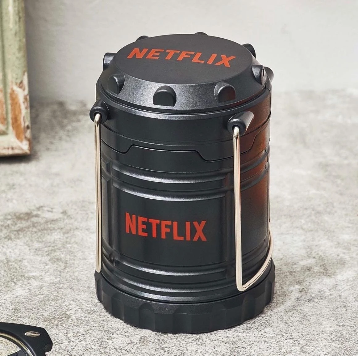 [Holmes]雜誌聯名 netflix 的露營小夜燈