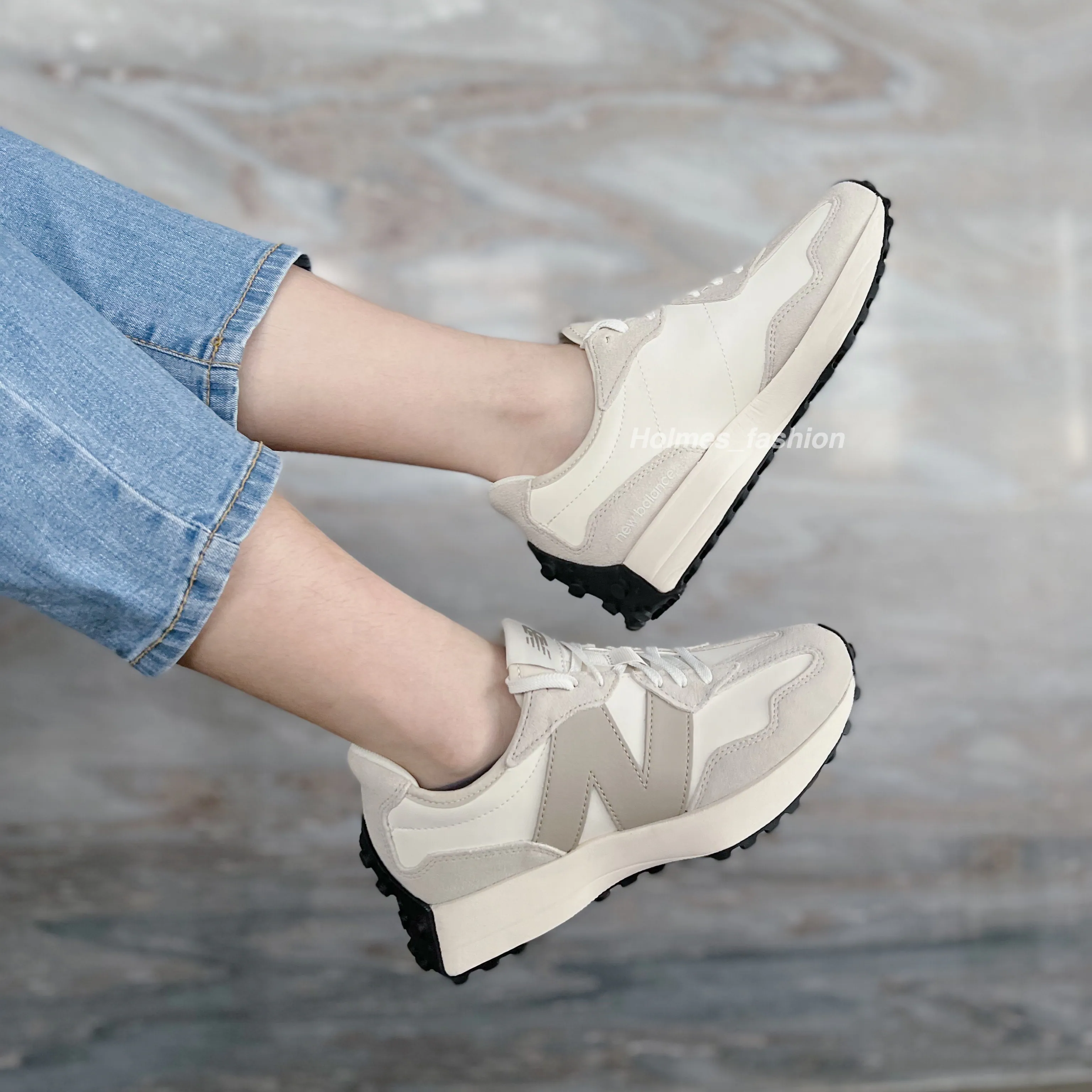 [Holmes]NEW BALANCE NB 327 WS327AOO 燕麥牛奶 灰白皮革
