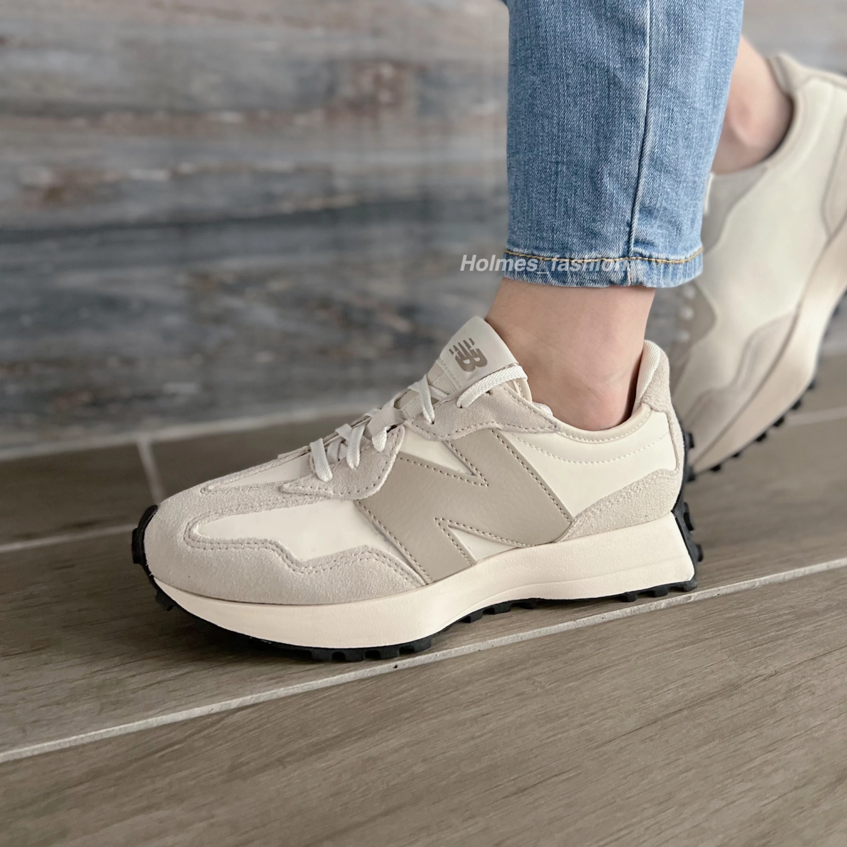 [Holmes]NEW BALANCE NB 327 WS327AOO 燕麥牛奶 灰白皮革