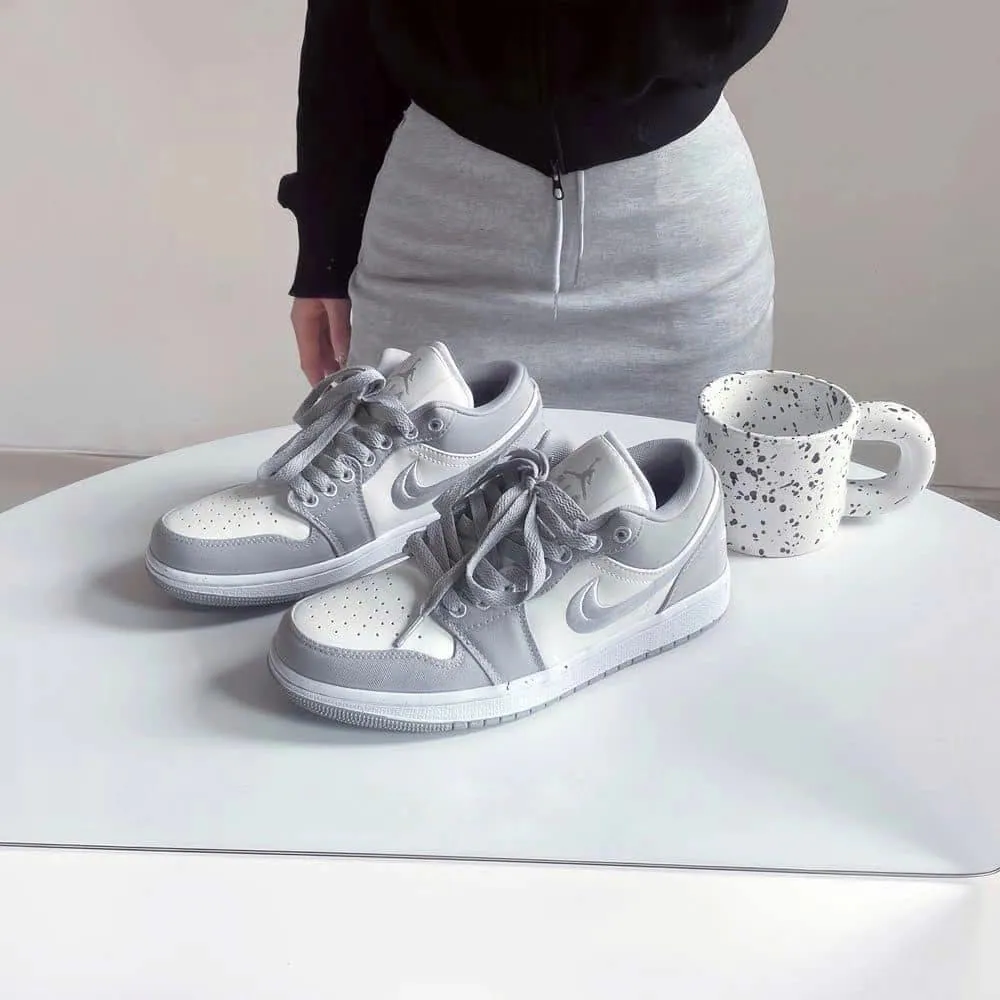 [Holmes]Air Jordan 1 Light Steel Grey 刺繡 灰白 男女尺寸 DV0426-012 代購