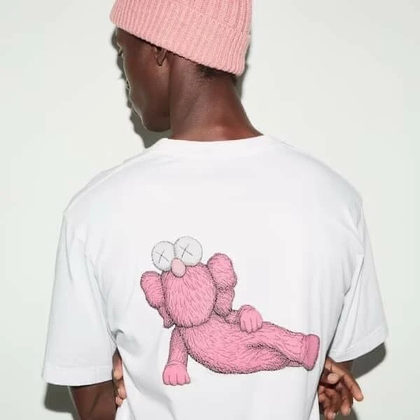 [Holmes]KAWS x UNIQLO UT 2023最新聯名單品 短袖T恤 黑色 / 白色