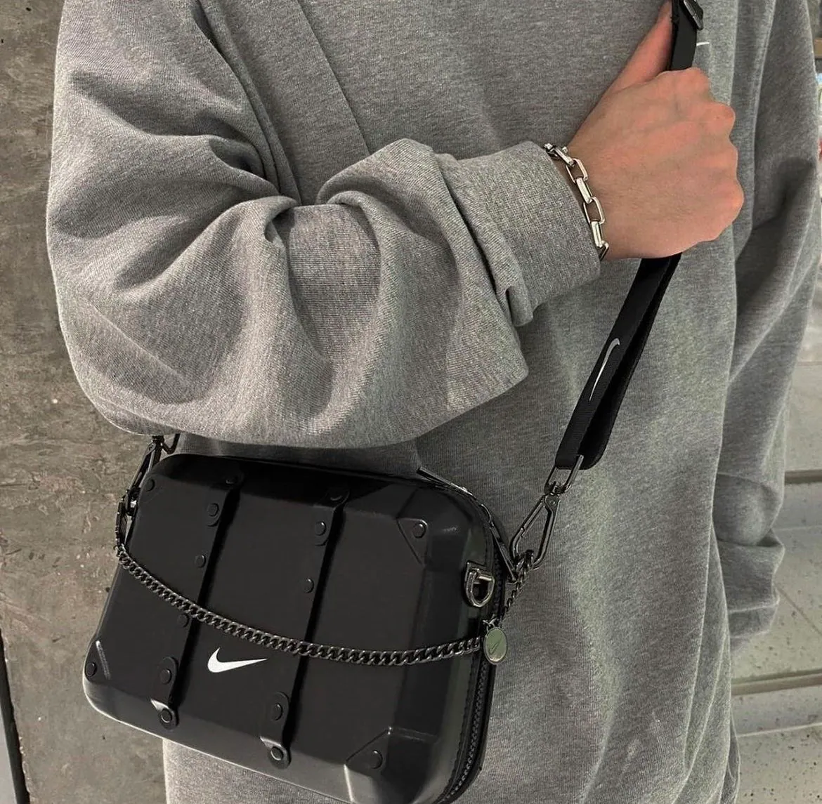 [Holmes]NIKE 行李箱鍊條硬殼小包