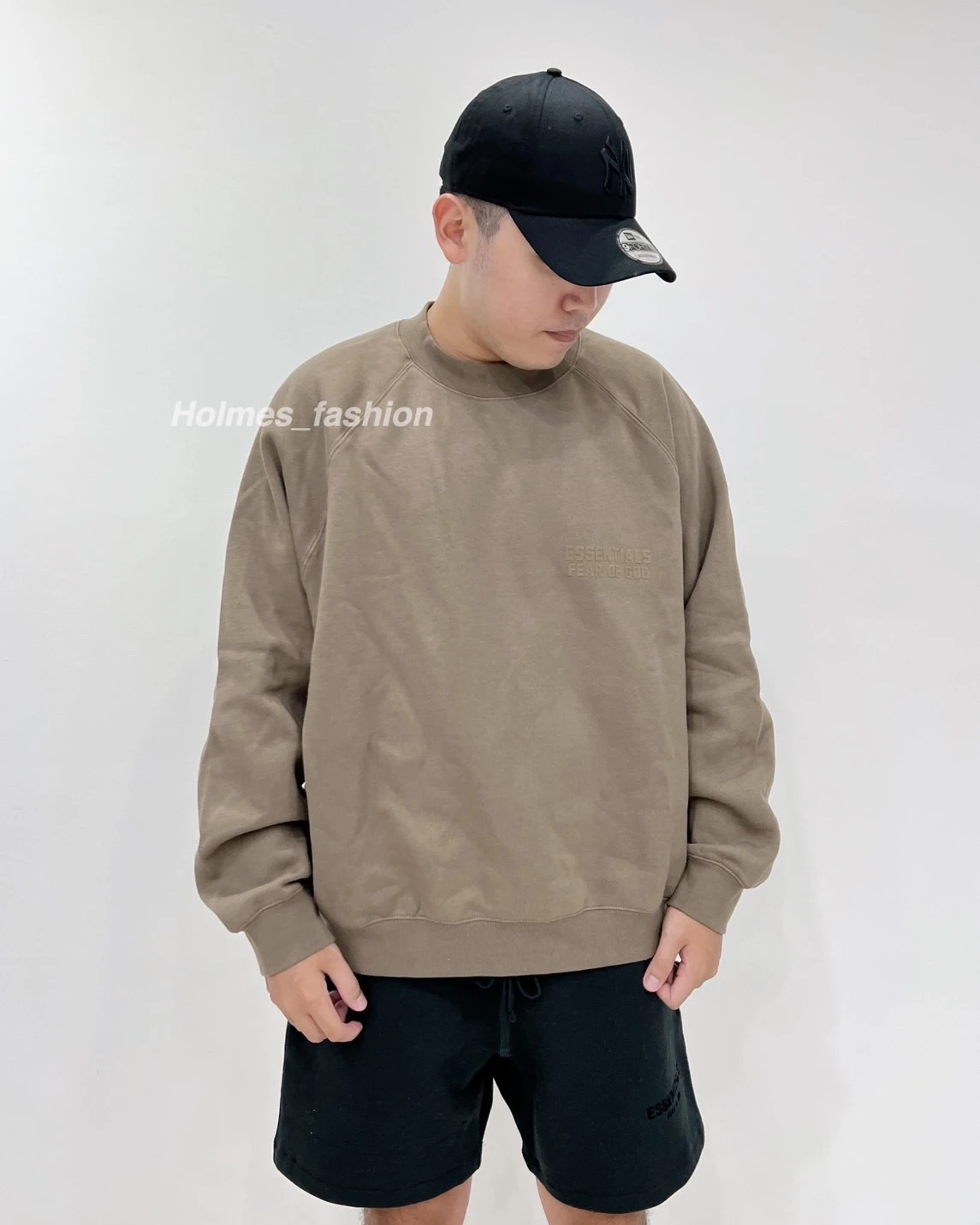 HOLMES |FEAR OF GOD ESSENTIALS Crewneck Sweatshirt 大學TEE 卡其綠