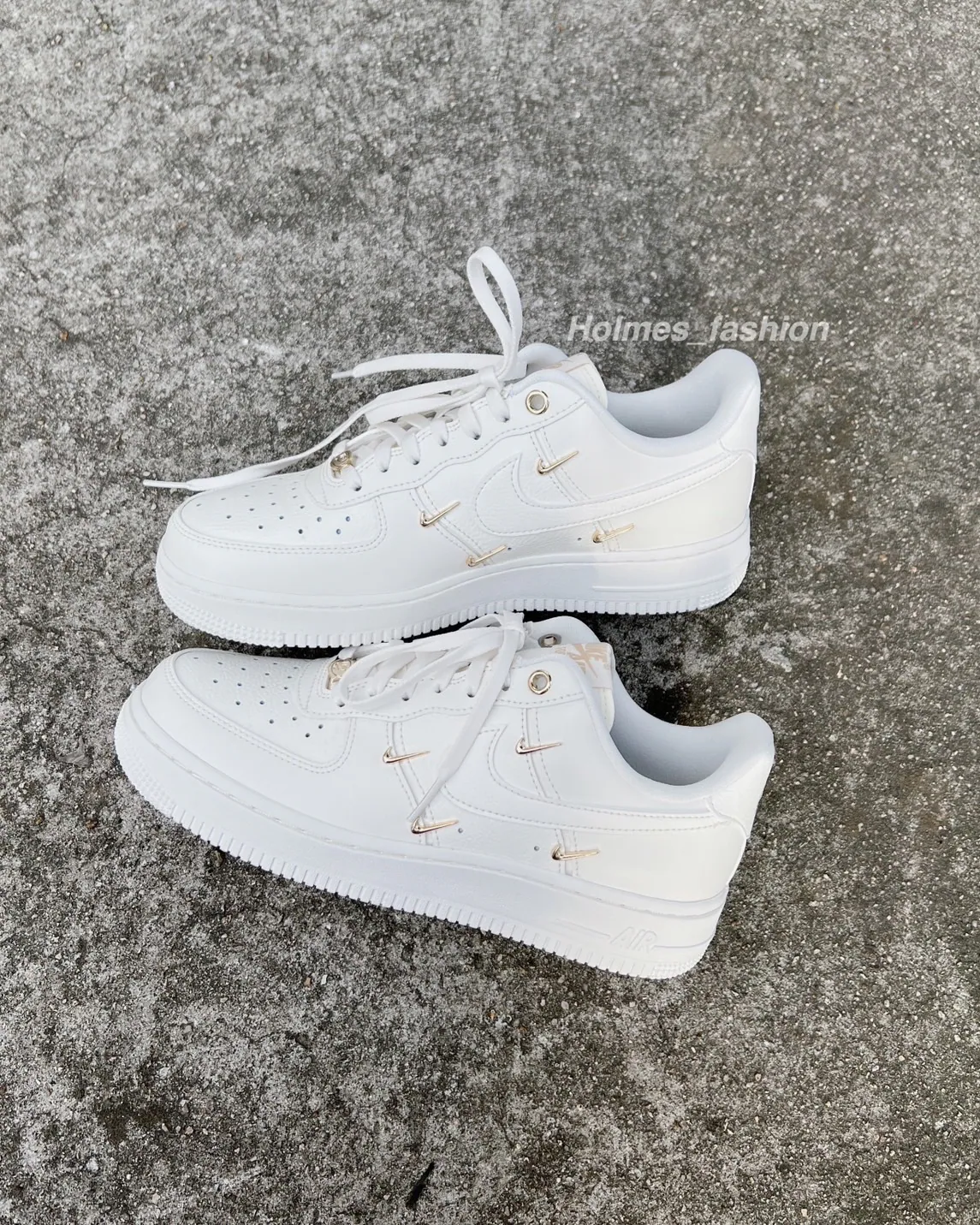 Nike Air Force 1 07 LX 奶白小金勾勾 "GOLD SWOOSH" FV3654-111 立體小金勾/現貨
