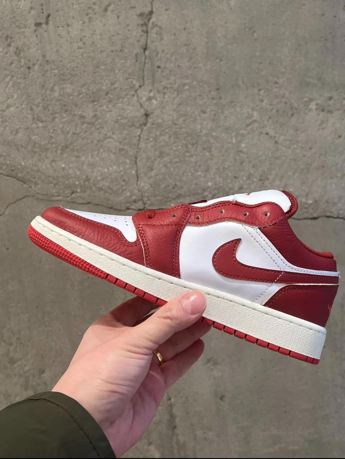 [Holmes]NIKE AIR JORDAN 1 復古白紅 奶油底 FJ3465-160