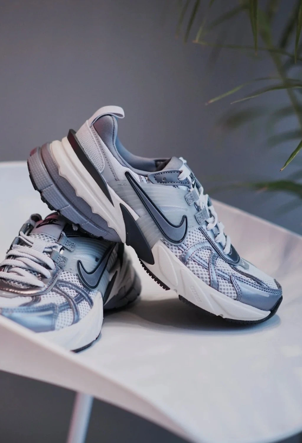 Holmes|Nike V2K Run 銀灰 灰白 液態銀 復古慢跑鞋 FD0736-003