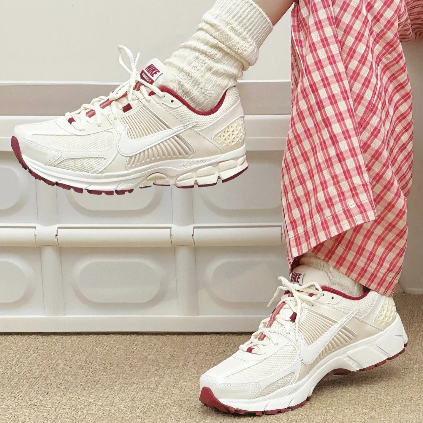 NIKE ZOOM VOMERO 5 情人節限定 奶油色 酒紅 小花 女鞋 HF0737-111
