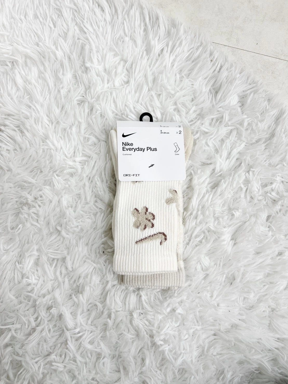 [Holmes]NIKE EVERYDAY PLUS 奶茶杏色 絨毛小花 長襪 FN9136-900 兩雙一組