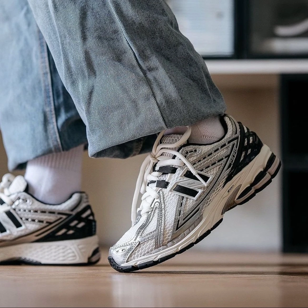 HOLMES |New Balance 復古Y2K NB M1906RER 黑白銀 IU 同款