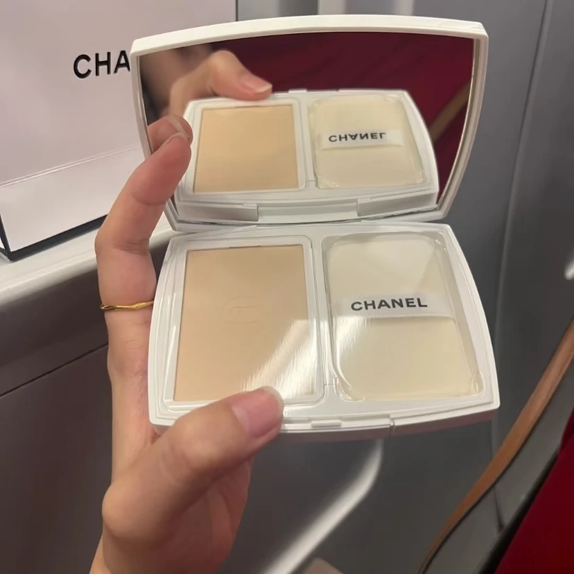 CHANEL香奈兒 珍珠光感輕透防護粉餅SPF 25/PA+++(精巧版)