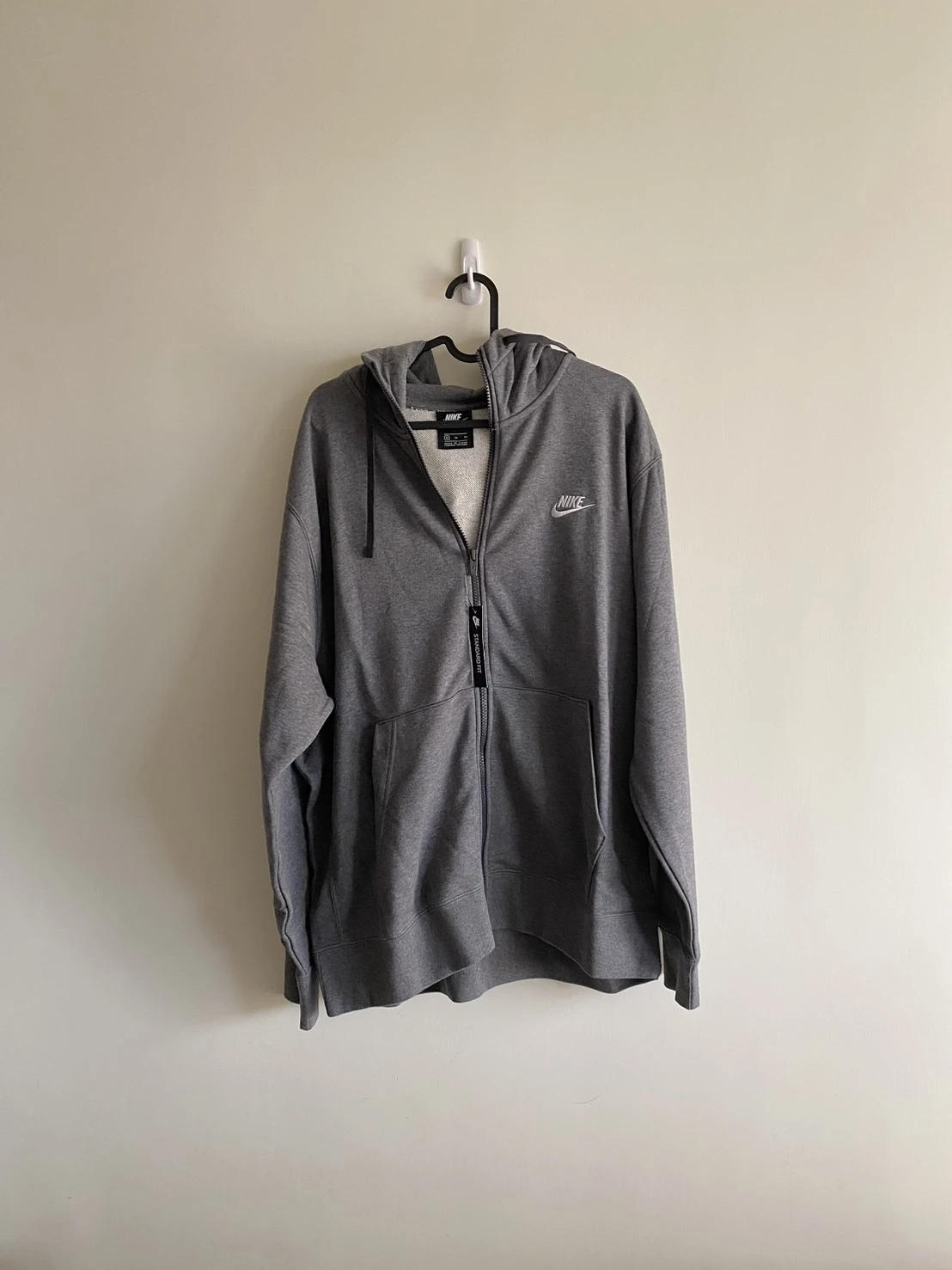 Holmes|NIKE Club Hoodie 刺繡 字勾 棉質 連帽 外套 棉外套 炭灰XL