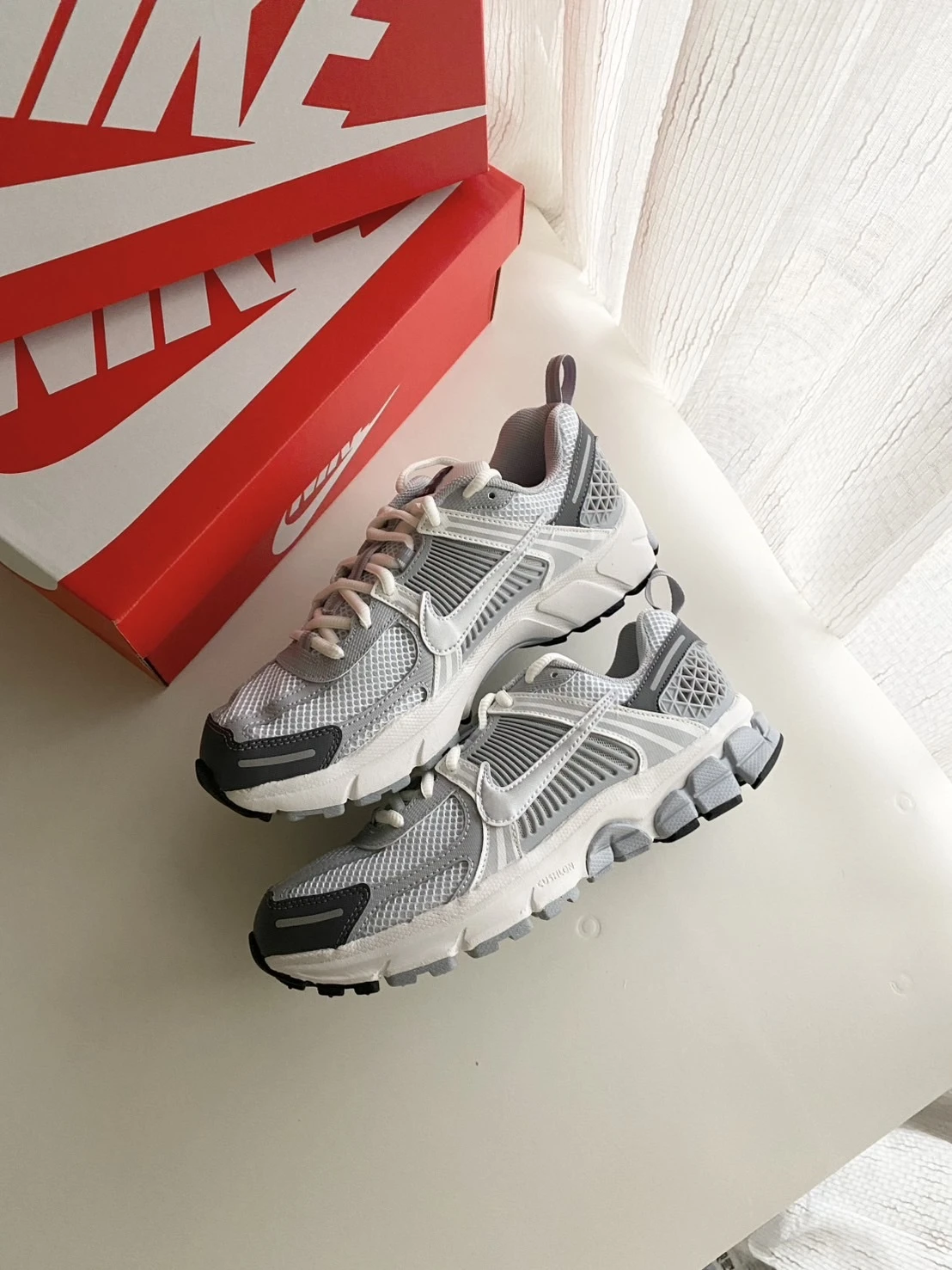 NIKE ZOOM VOMERO 5 GS HF6998-002