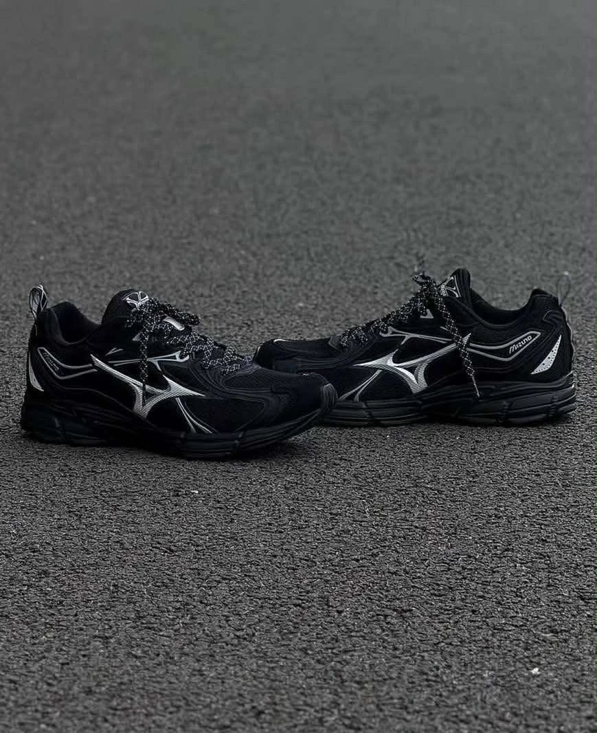 Holmes | Mizuno Speed 10S 黑銀 / 白銀