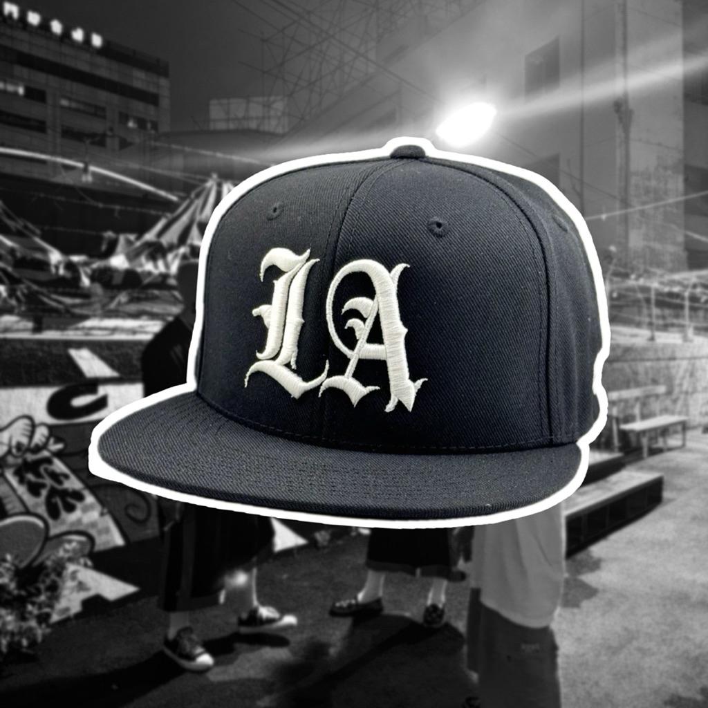 〔GroveStreet〕 現貨 DYSE ONE LA SCRIPT SNAPBACK HAT 棒球帽 黑色棒球帽