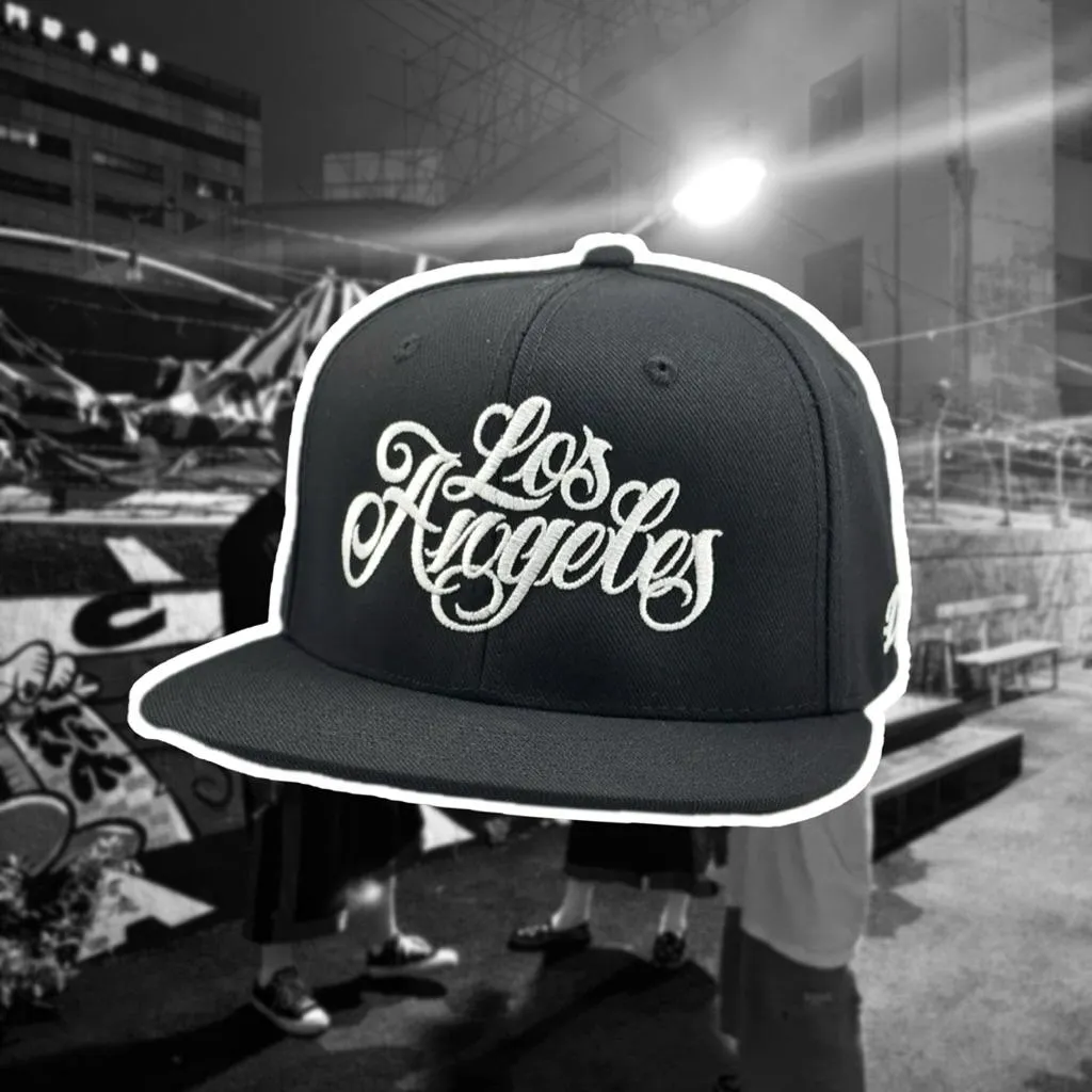 〔GroveStreet〕 現貨 DYSE ONE LA SCRIPT SNAPBACK HAT 棒球帽 拉花字 黑色