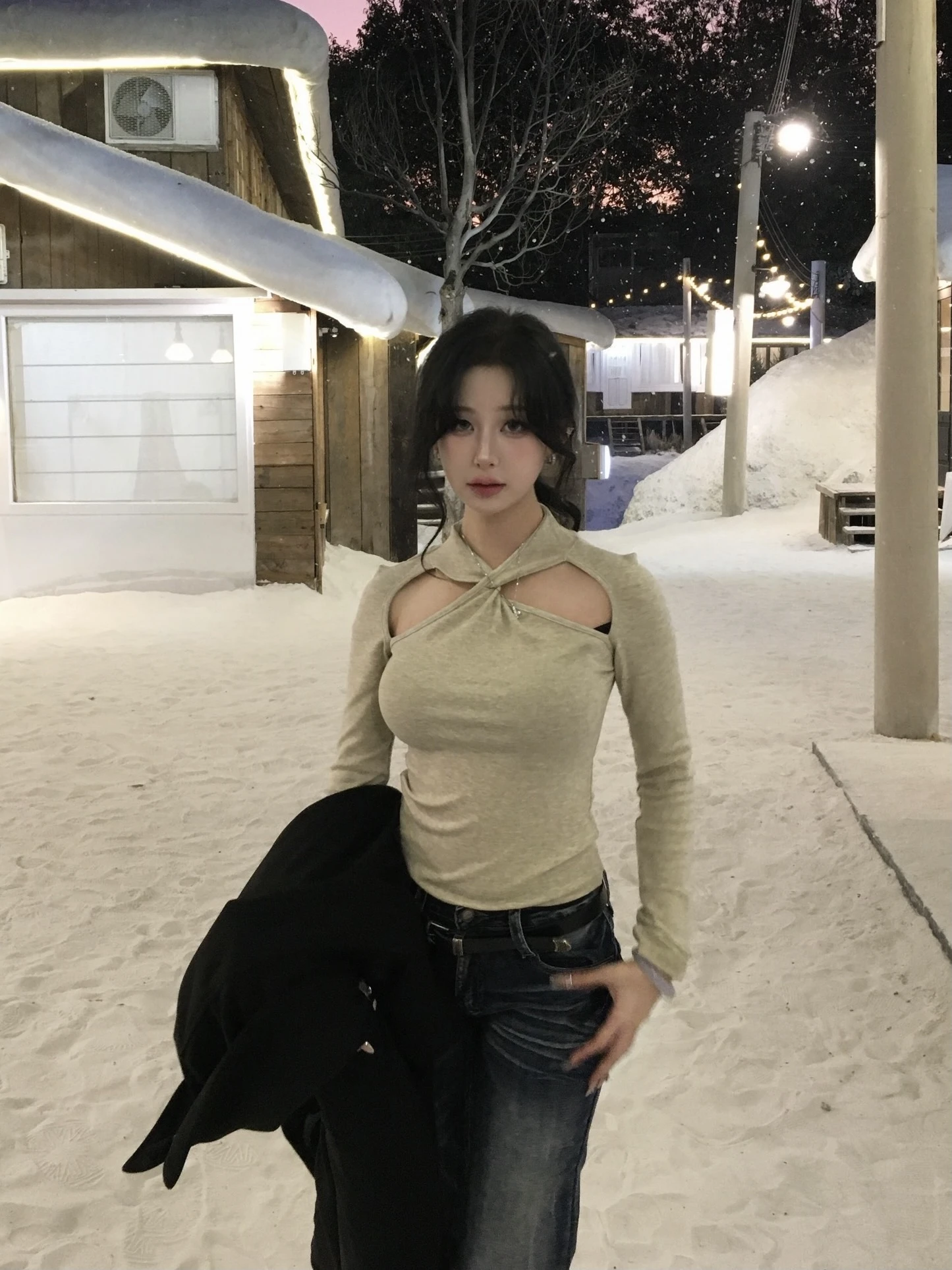 (珍妮團購)扭結簍空混色上衣_燕麥