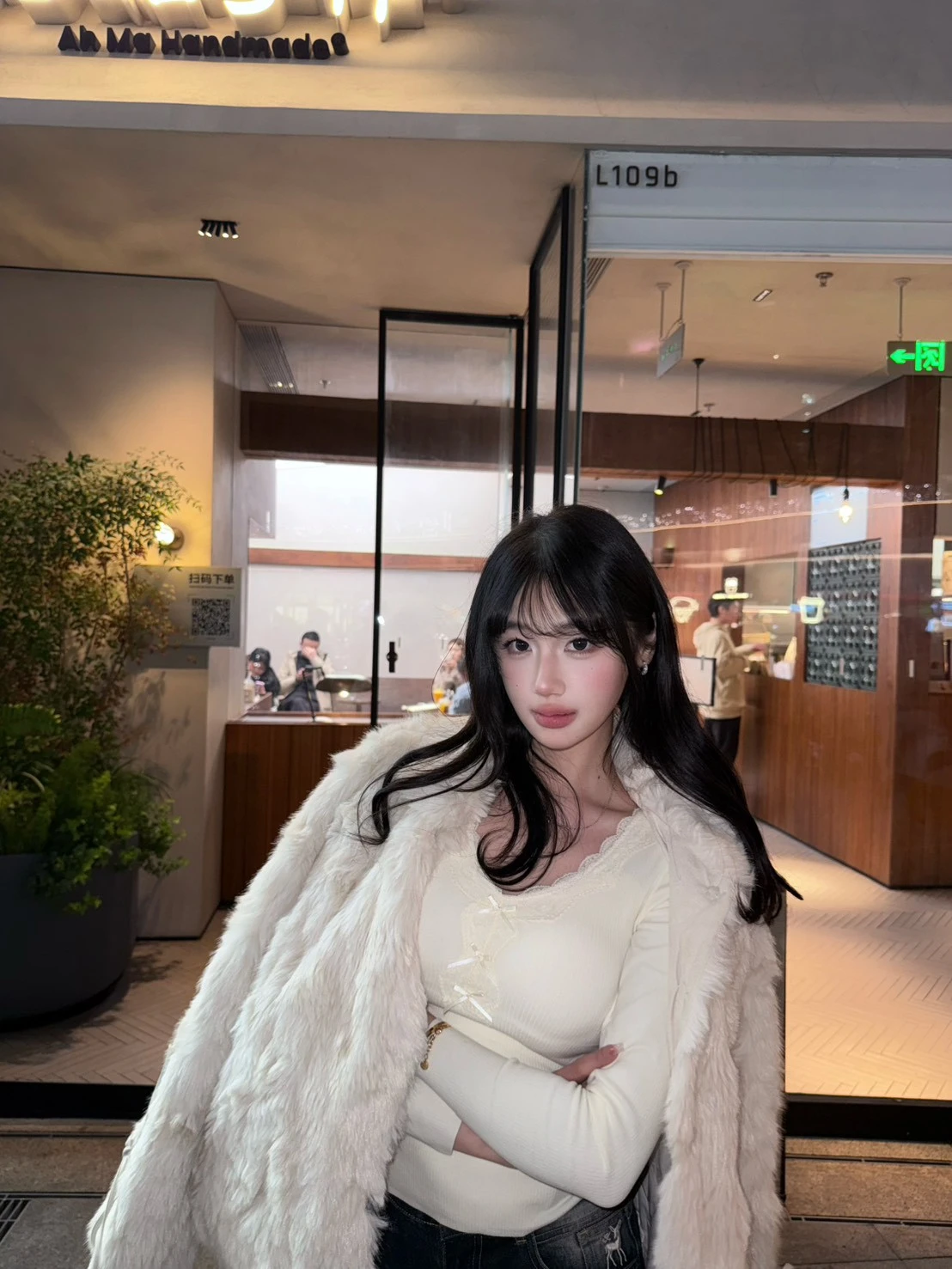 (Krystal團購)蝴蝶結毛毛皮草外套（加羽絨）_杏