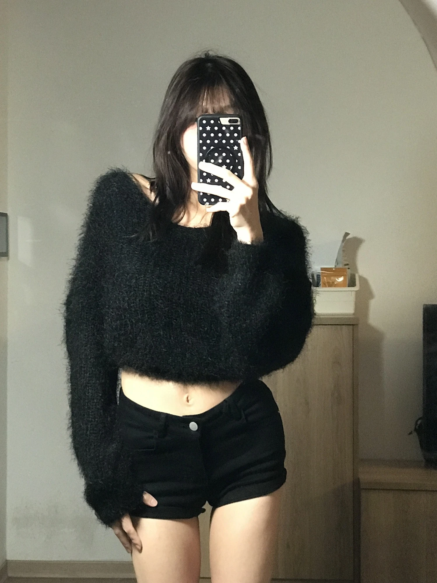 (微光x莊莊) 🇰🇷軟軟綿綿 毛毛V領針織上衣_黑