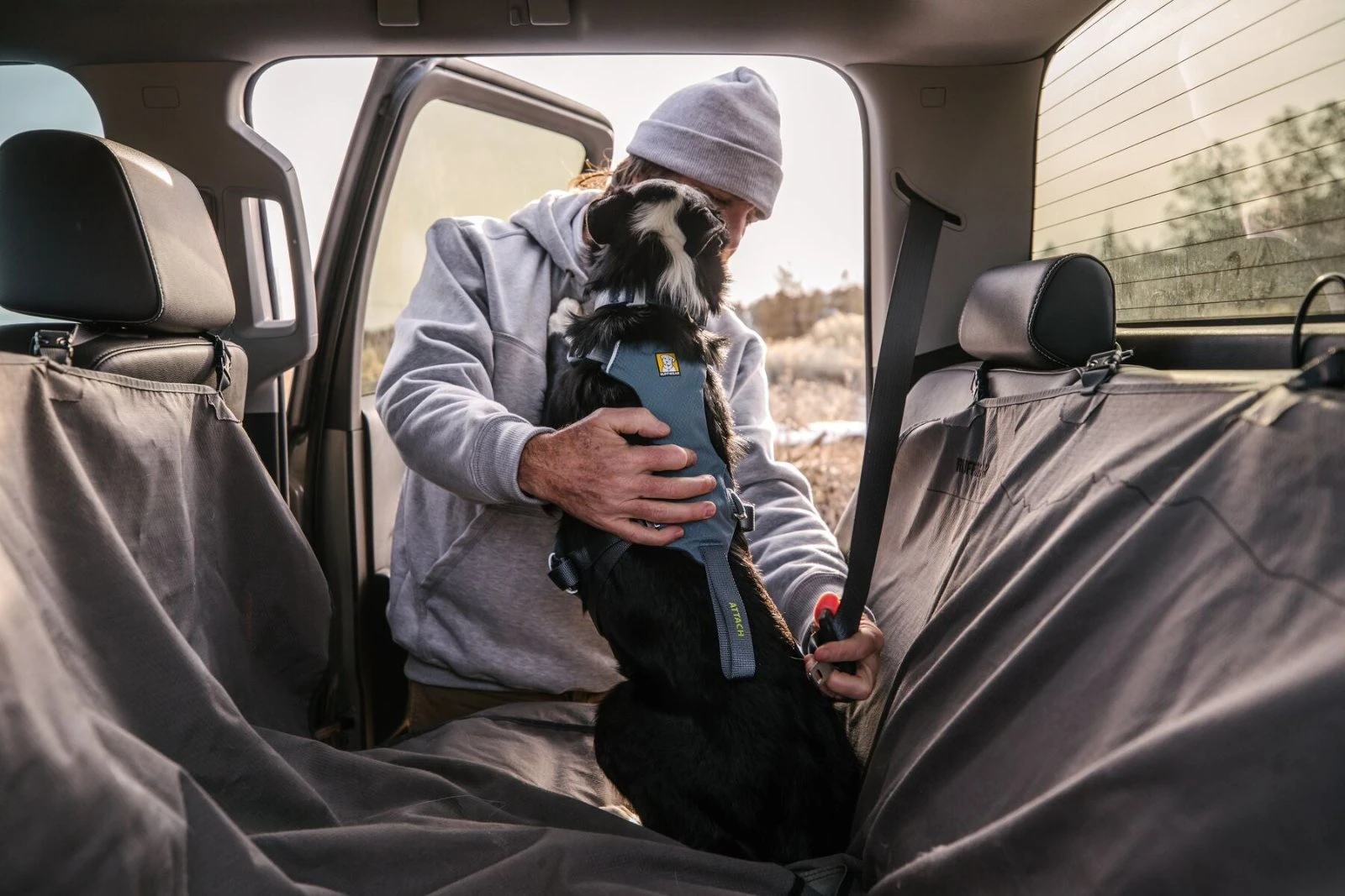 RUFFWEAR Load Up 車用胸背 情境