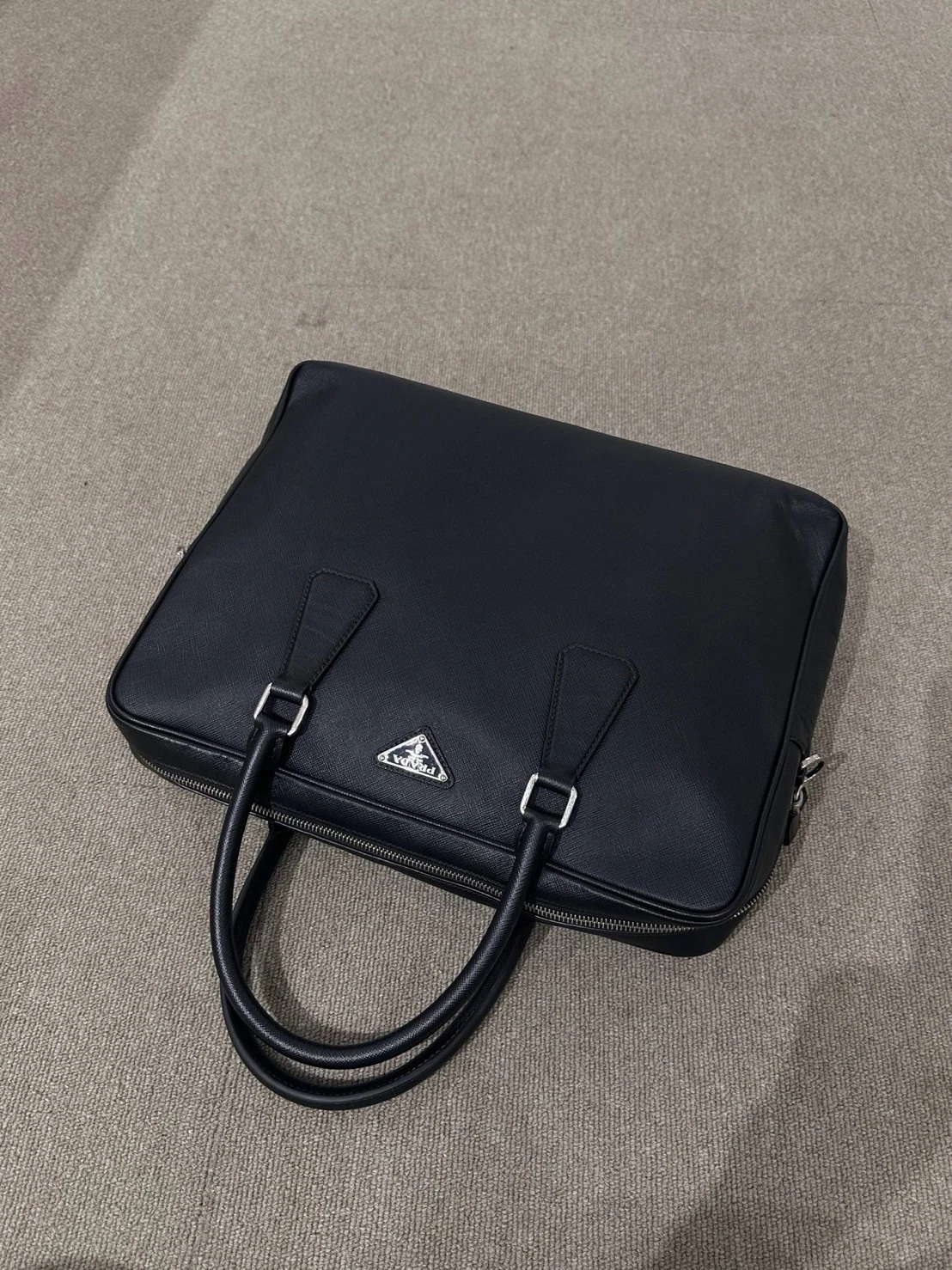Prada黑銀托特包