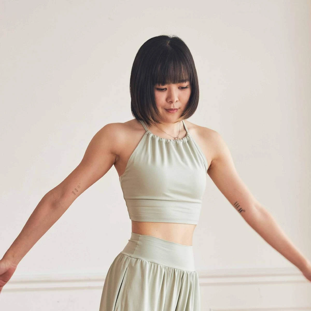 Happy yogi studio 瑜珈削肩款內衣 鼠尾草綠