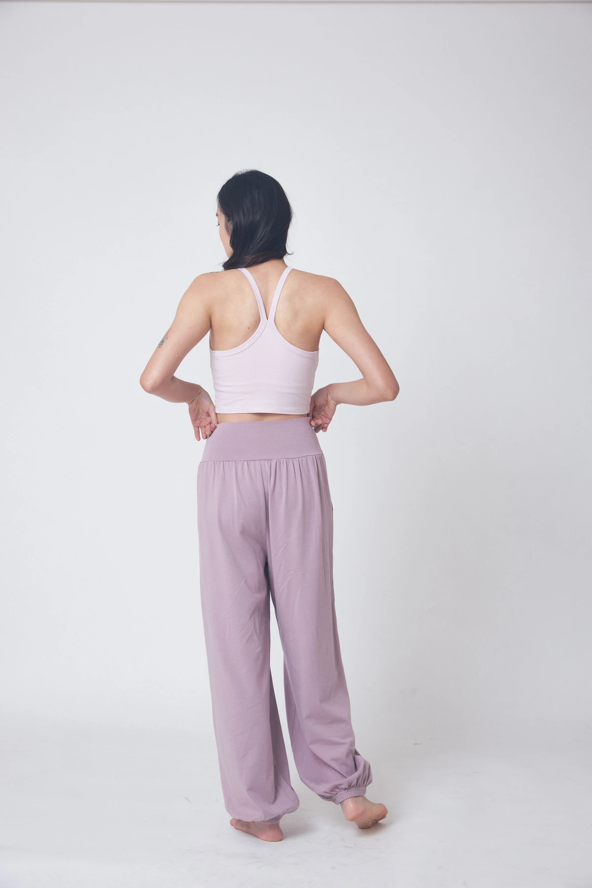 Happy yogi studio 瑜珈工背款短背心 薰霧粉