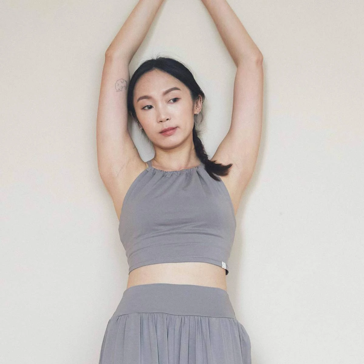 Happy yogi studio 瑜珈削肩款內衣 灰褐色