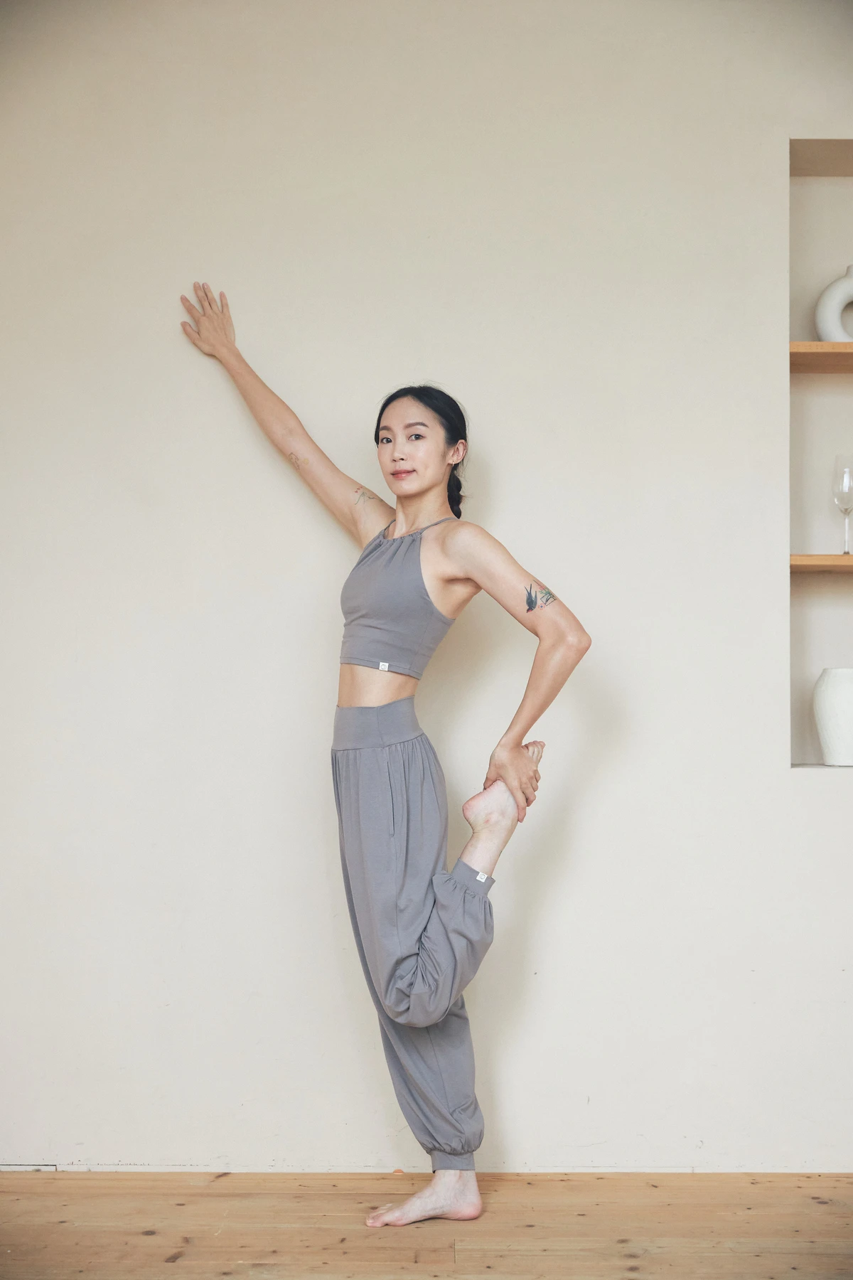 Happy yogi studio 瑜珈削肩款內衣 灰褐色