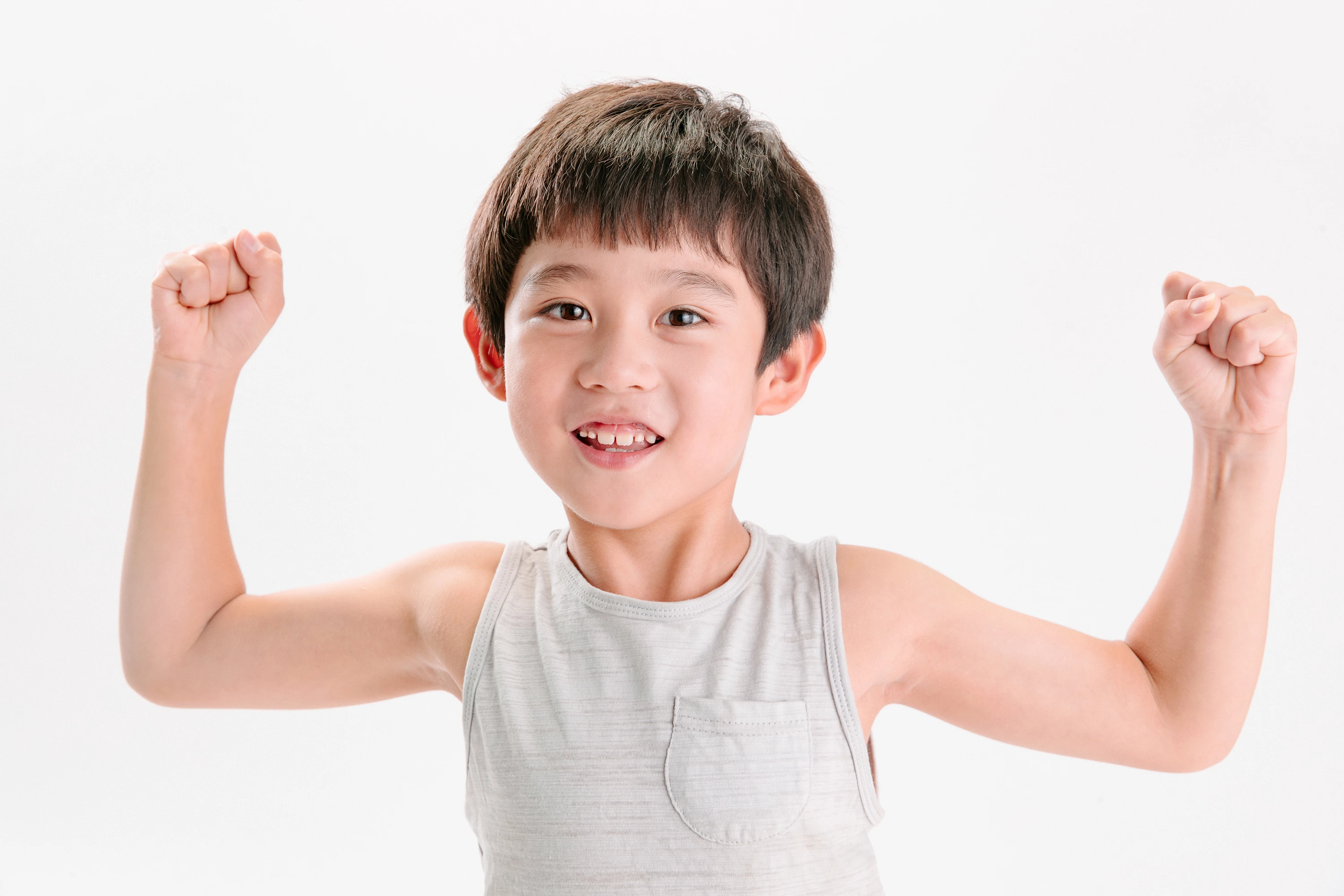 小孩身強體壯