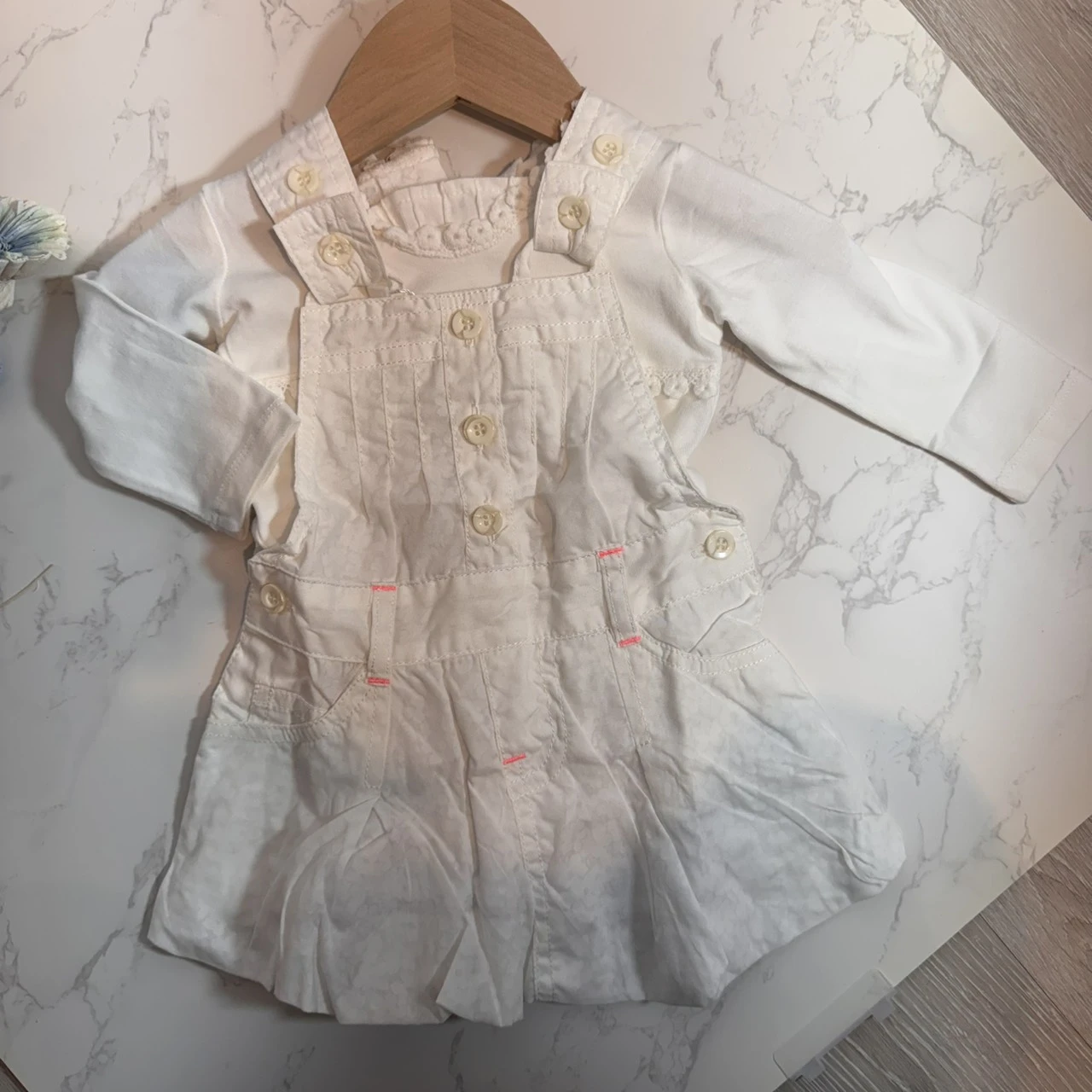 女童白色牛仔裙