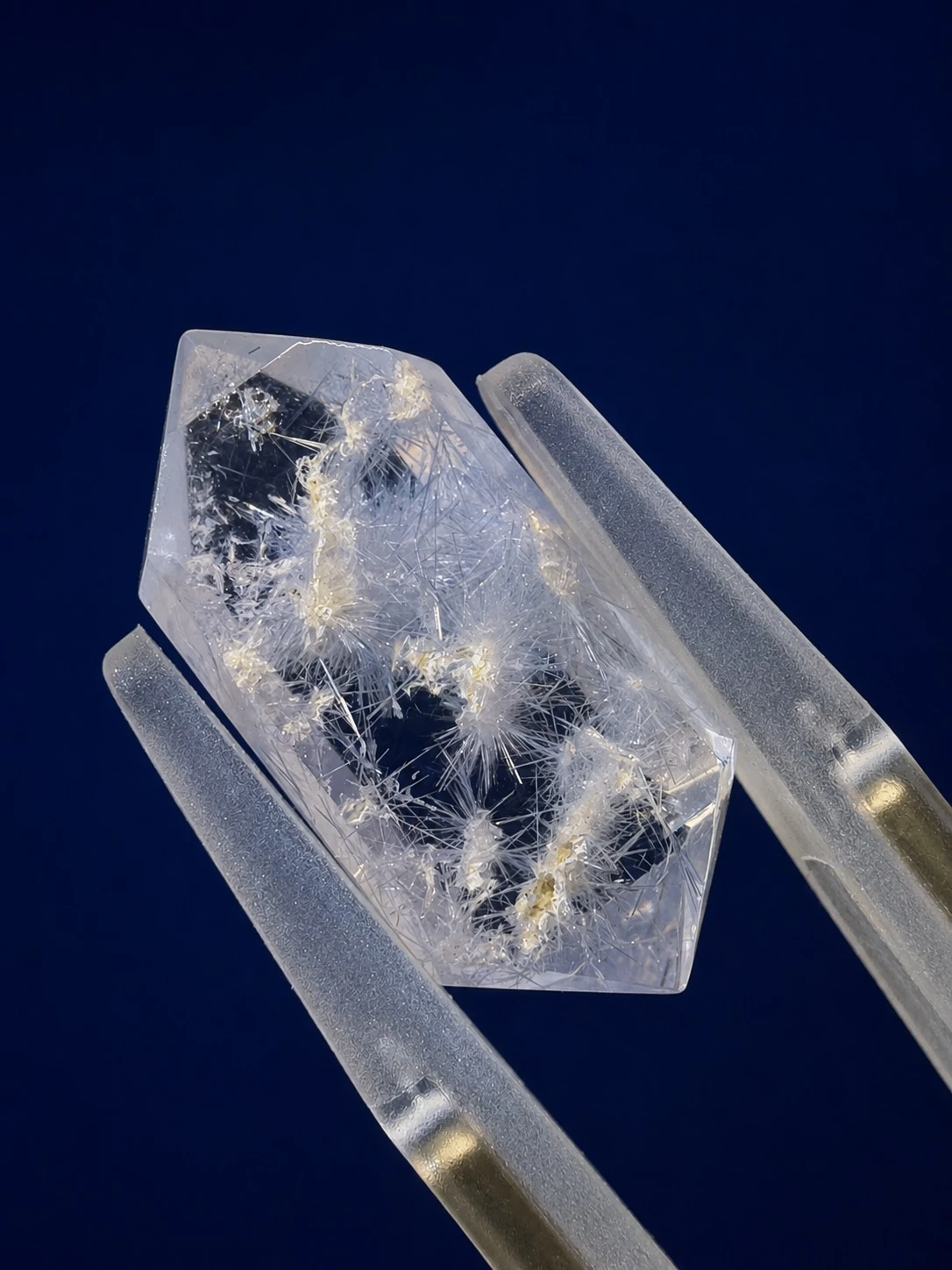 雪霧花境｜輕藏級球花藍線石裸石
