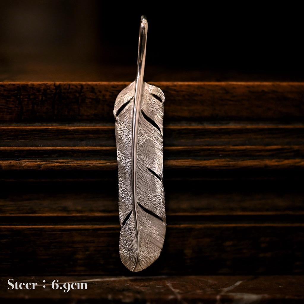 【HawK Vintage】Yusuke Kosaka 小坂雄介「Steer」大羽毛 銀 素羽 掛墜