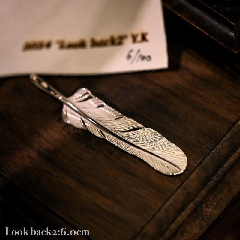 【HawK Vintage】Yusuke Kosaka 小坂雄介「Look Back 2」大羽毛 銀 素羽 掛墜