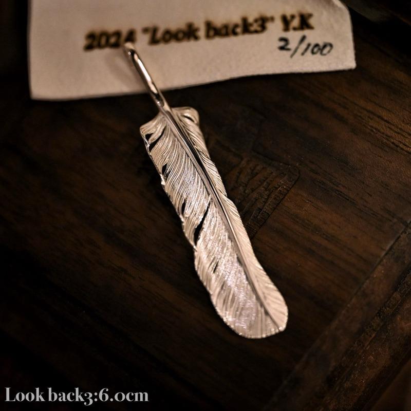【HawK Vintage】Yusuke Kosaka 小坂雄介「Look Back 3」大羽毛 銀 素羽 掛墜