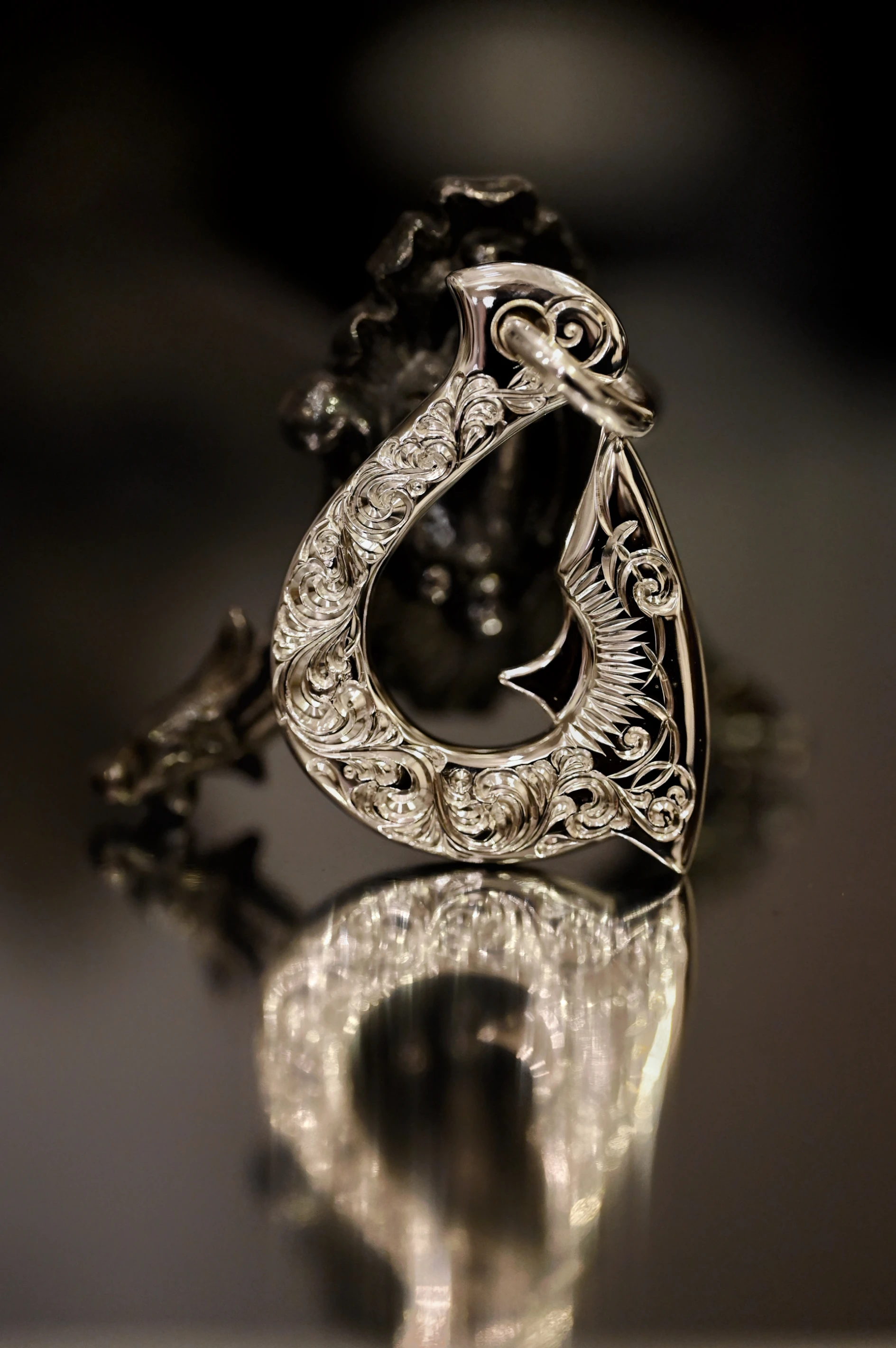 【Hawk Vintage】｜Jinny's 國本正典｜日本手彫 唐草 魚勾 項鍊 吊墜 Fish Hook
