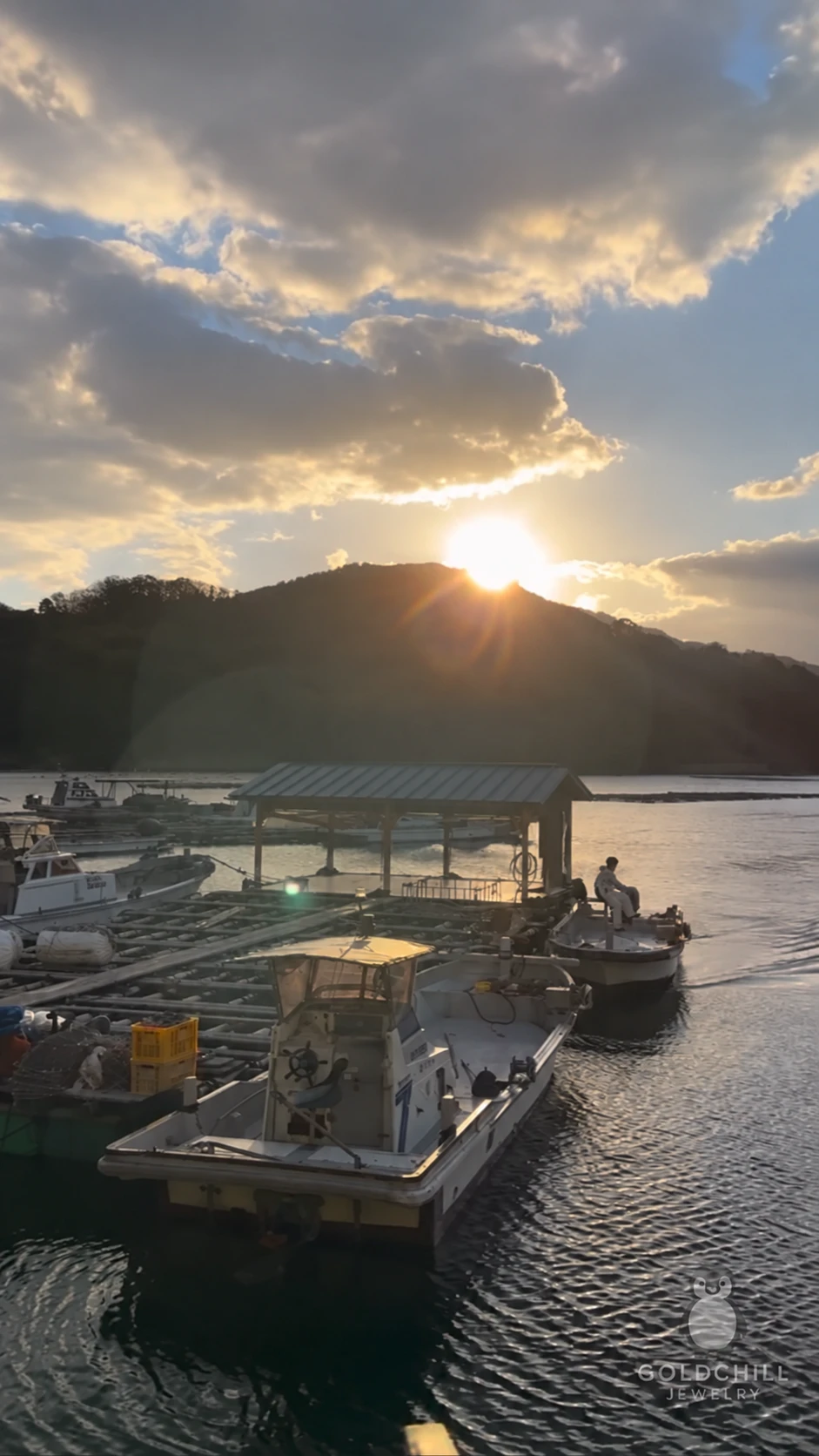 日本 Akoya 珍珠養殖港灣與海上養殖設施，呈現日本海水珍珠養殖環境