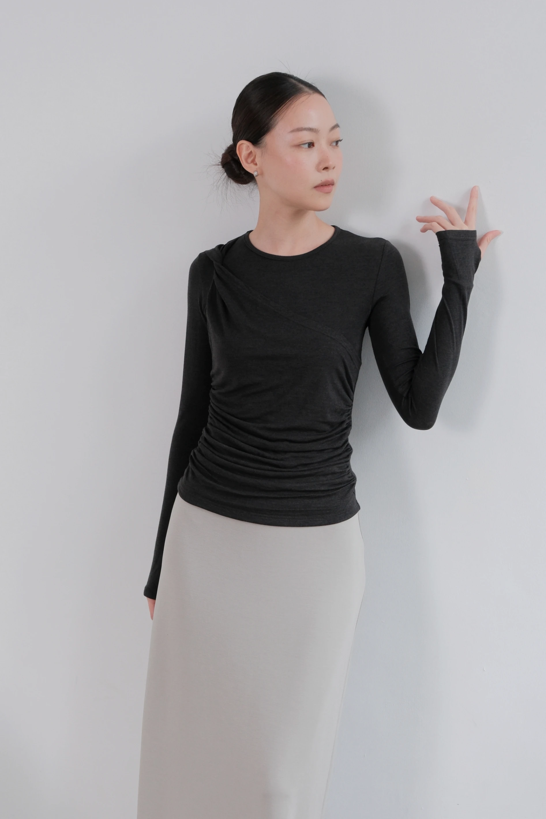 TENCE Soft Wrap Top｜天絲扭結假兩件上衣(深灰)