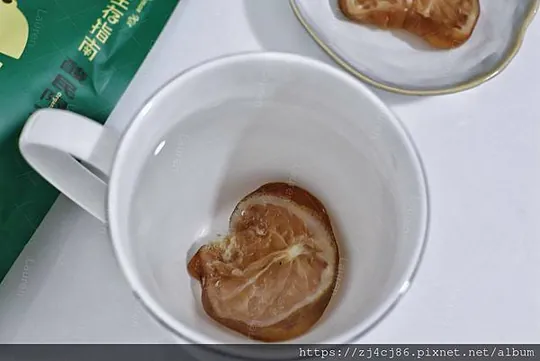 檸檬水與新鮮檸檬