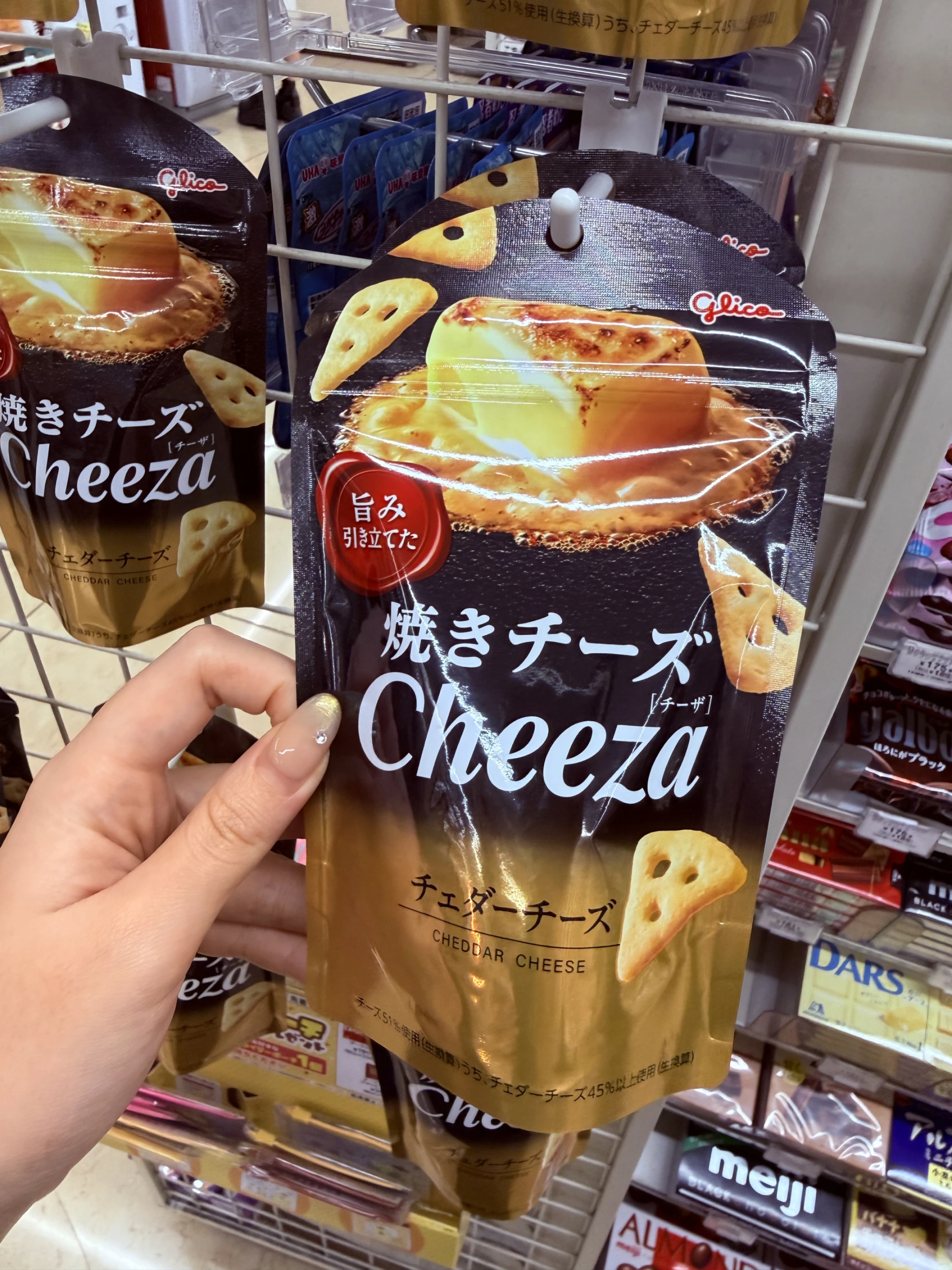 日本 Glico Cheeza 烤起司脆片｜切達起司口味・濃厚起司零食