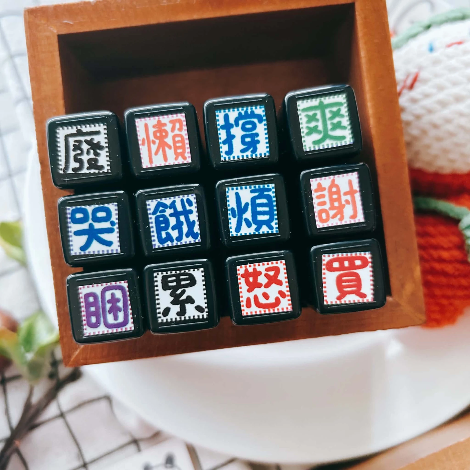 Book思議。原子章｜累｜廢｜怒｜懶｜哭｜爽｜謝｜睏｜撐｜煩｜買｜餓｜素材章