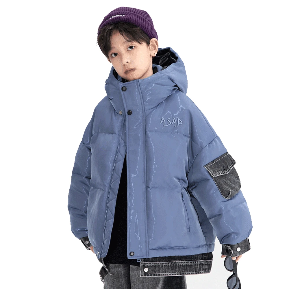 【未來潮流】男大童鐳射牛仔拼接羽絨服｜青少年防寒麵包服外套，兒童美式街頭風加厚夾克，帥氣拼接蓄熱上衣 (120-180cm)