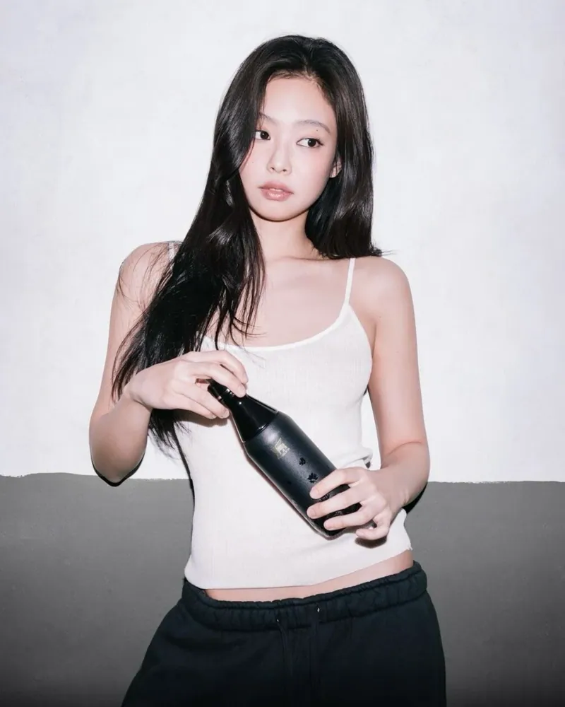 STANLEY 1913 x JENNIE Midnight Ruby 奢享曲線瓶 335mL