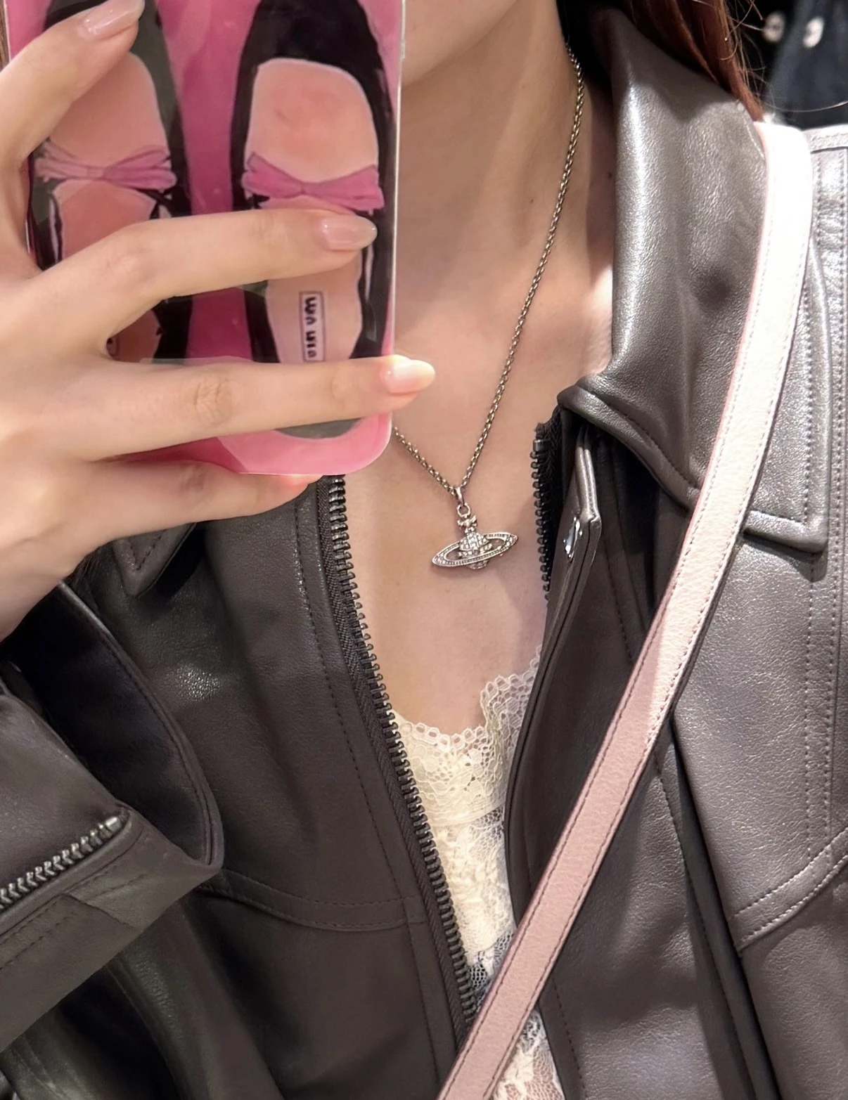 Vivienne Westwood MINI BAS RELIEF 經典浮雕 土星 黃銅 項鍊 女款 槍灰色