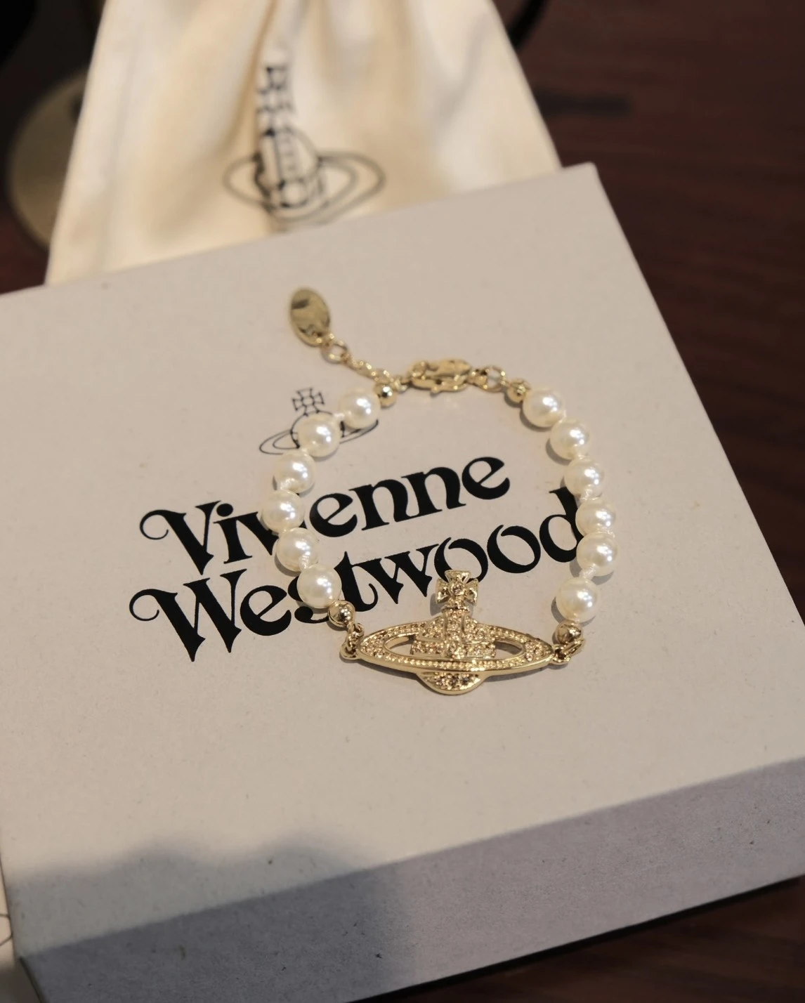 Vivienne Westwood 迷你浮雕珍珠手鍊 金色
